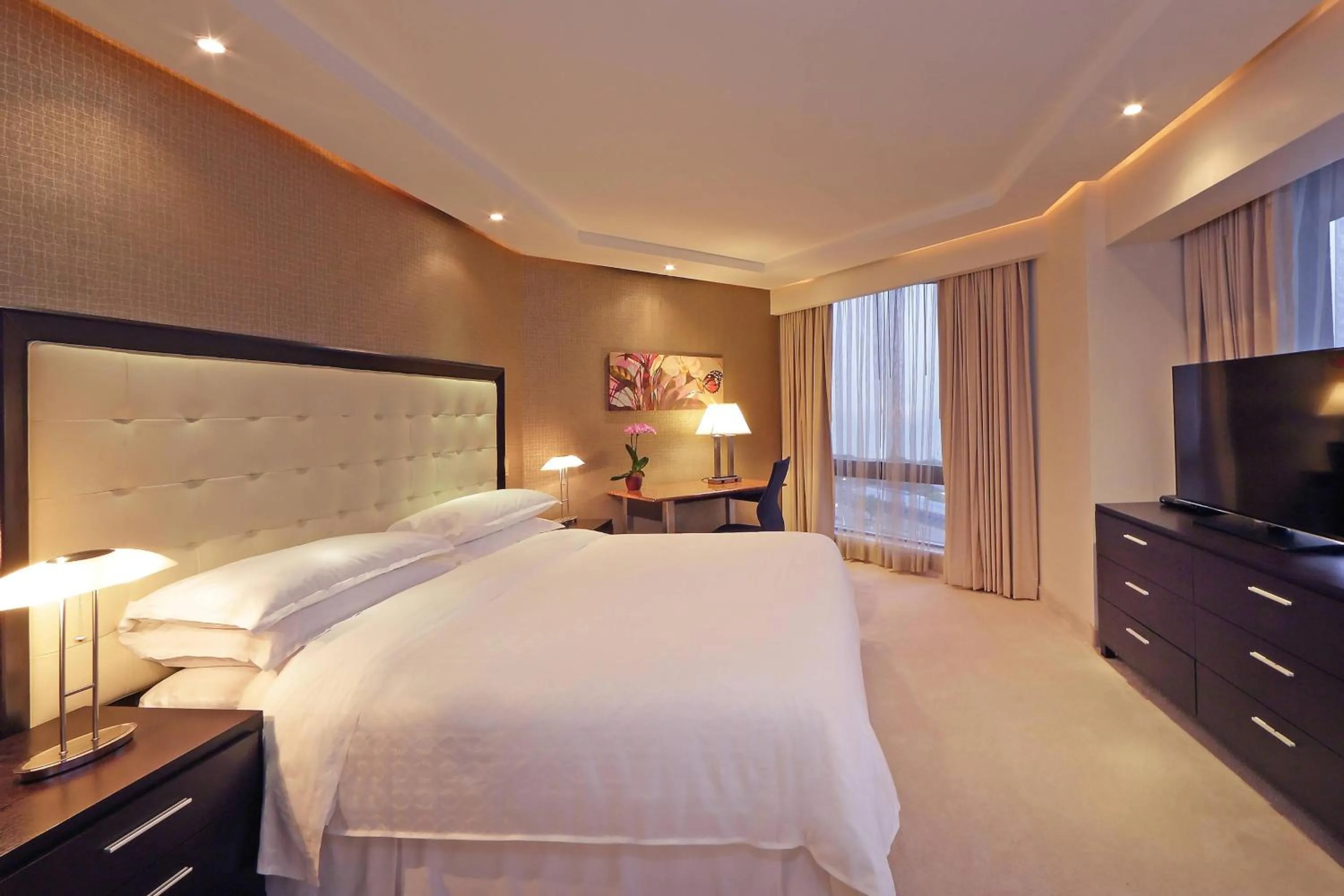 Bedroom, Bed in Sheraton Grand Panama