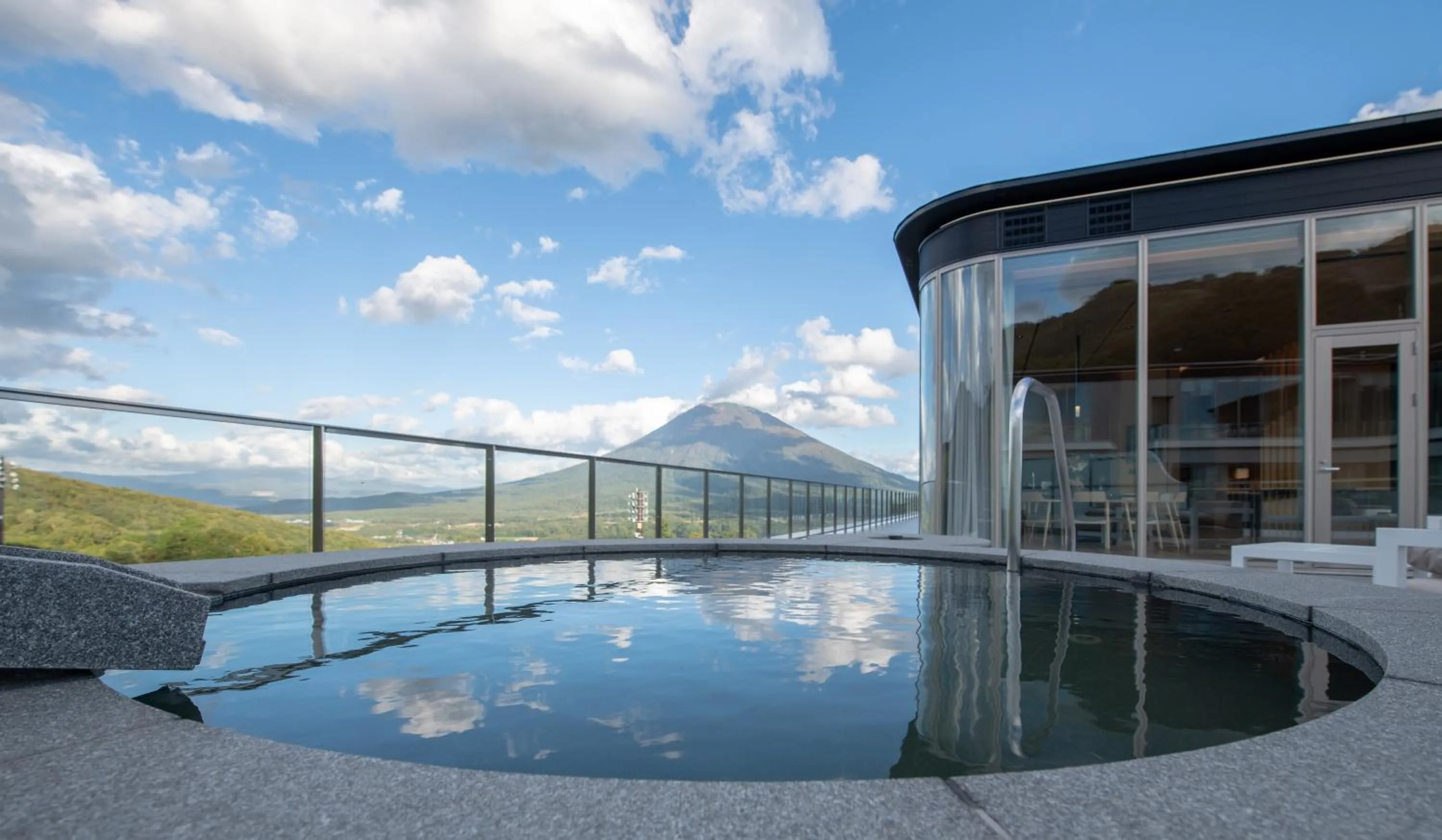 Hot Spring Bath in Skye Niseko