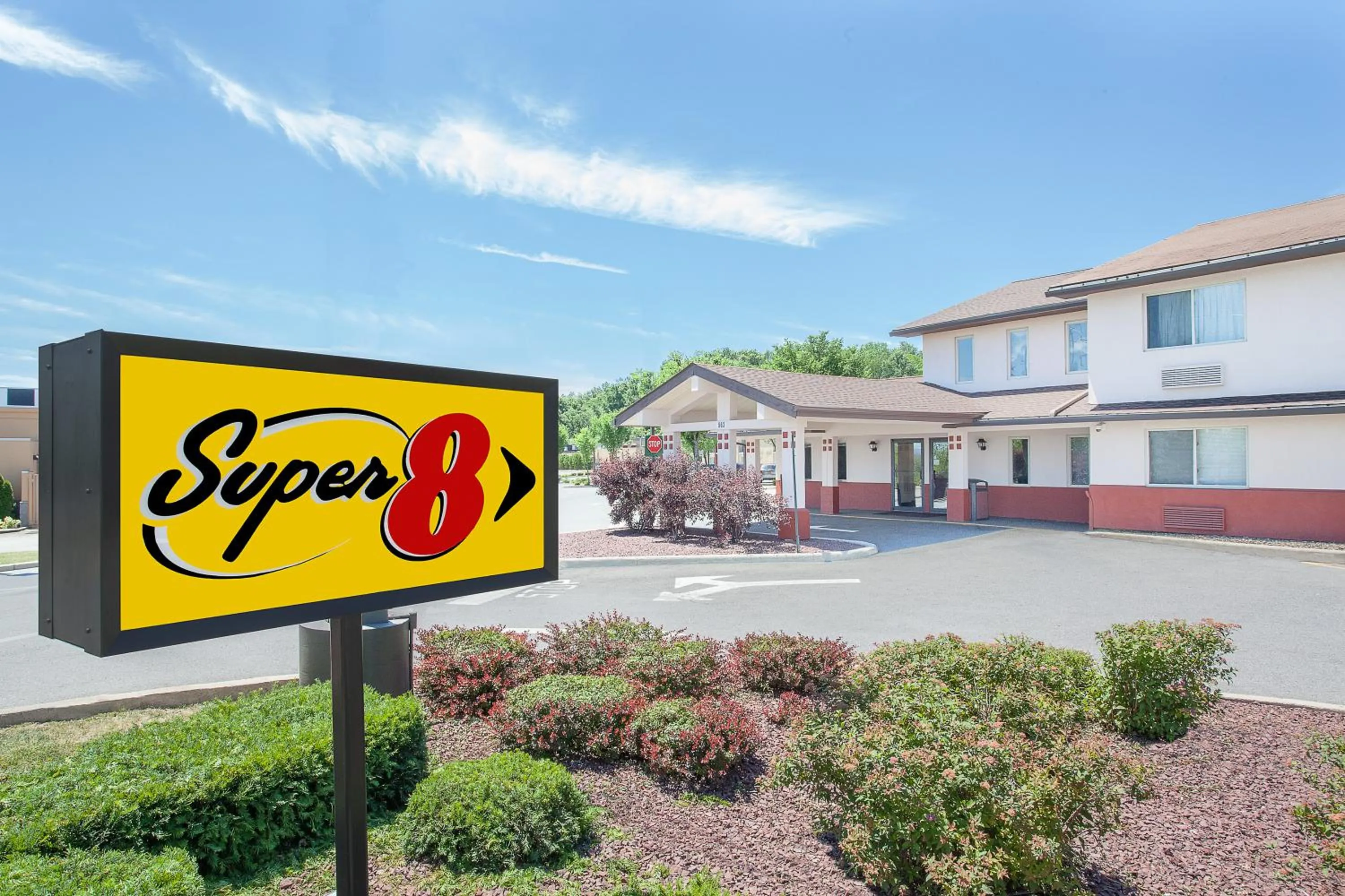 Facade/entrance in Super 8 by Wyndham Middletown