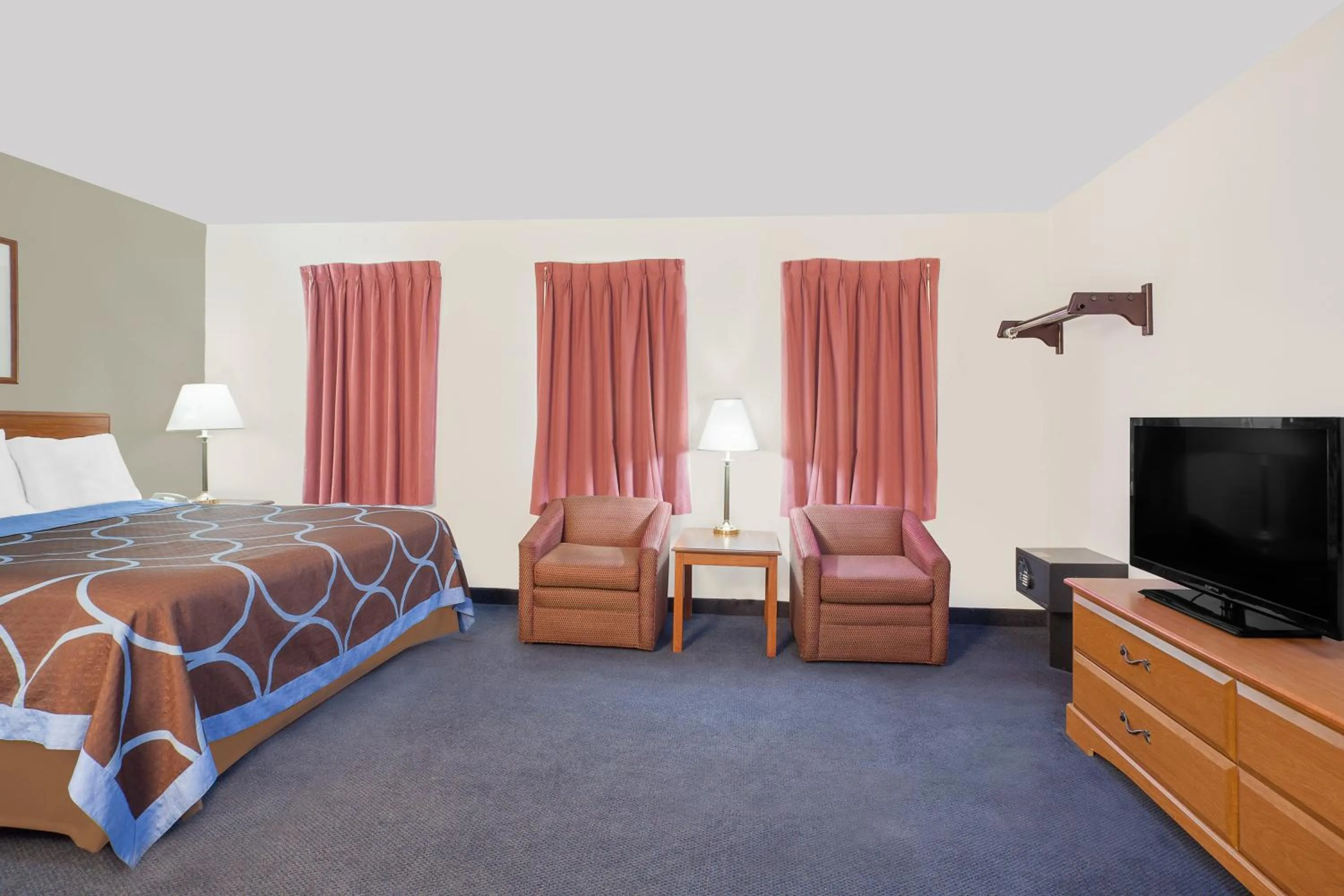 Bed in Super 8 by Wyndham Middletown