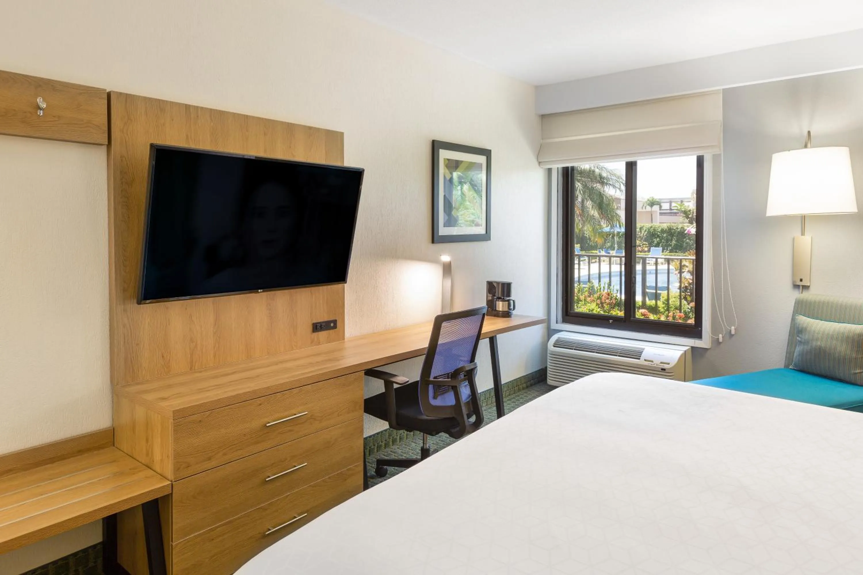 Photo of the whole room, Bed in Holiday Inn Express San Jose Costa Rica Airport by IHG