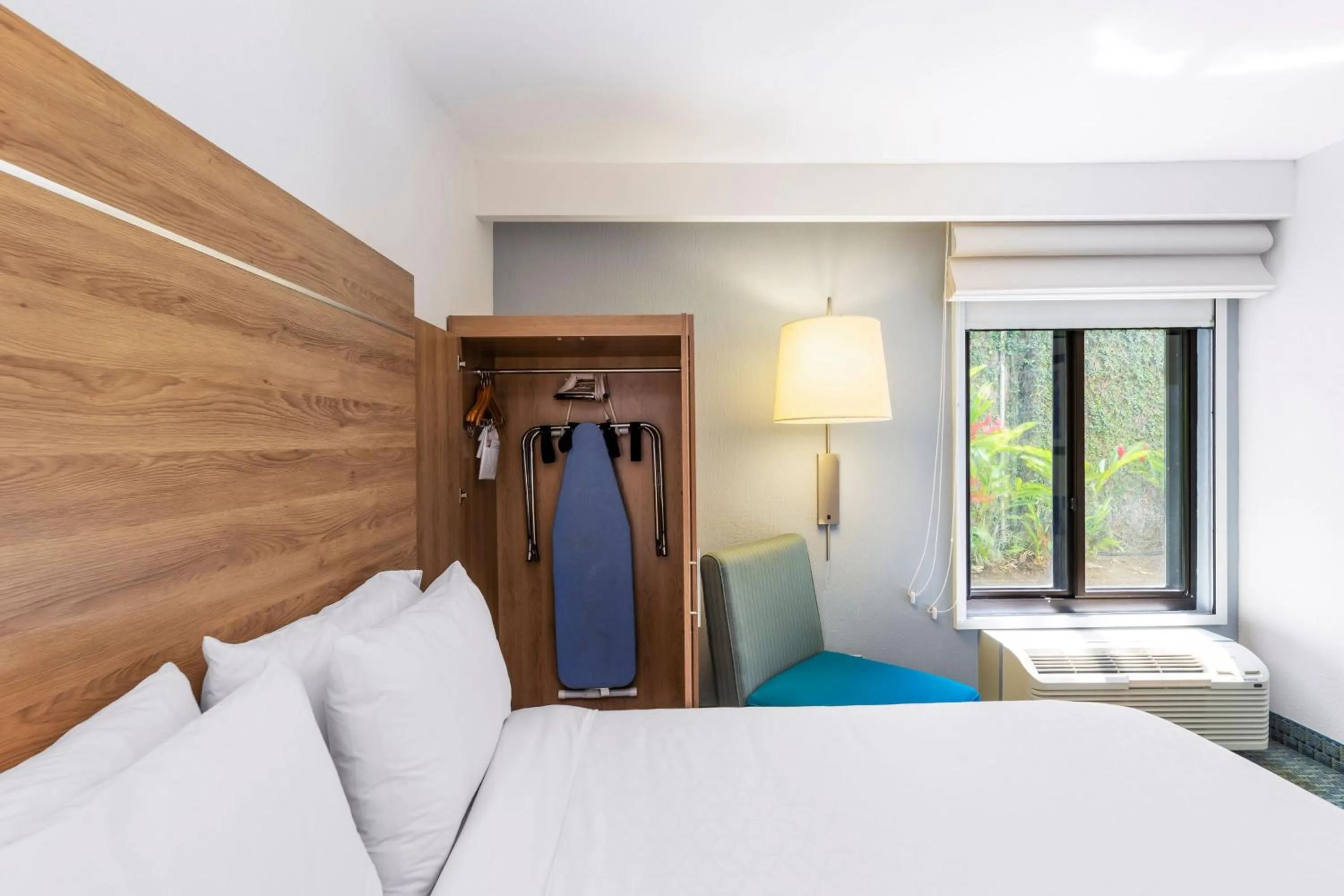 Photo of the whole room, Bed in Holiday Inn Express San Jose Costa Rica Airport by IHG