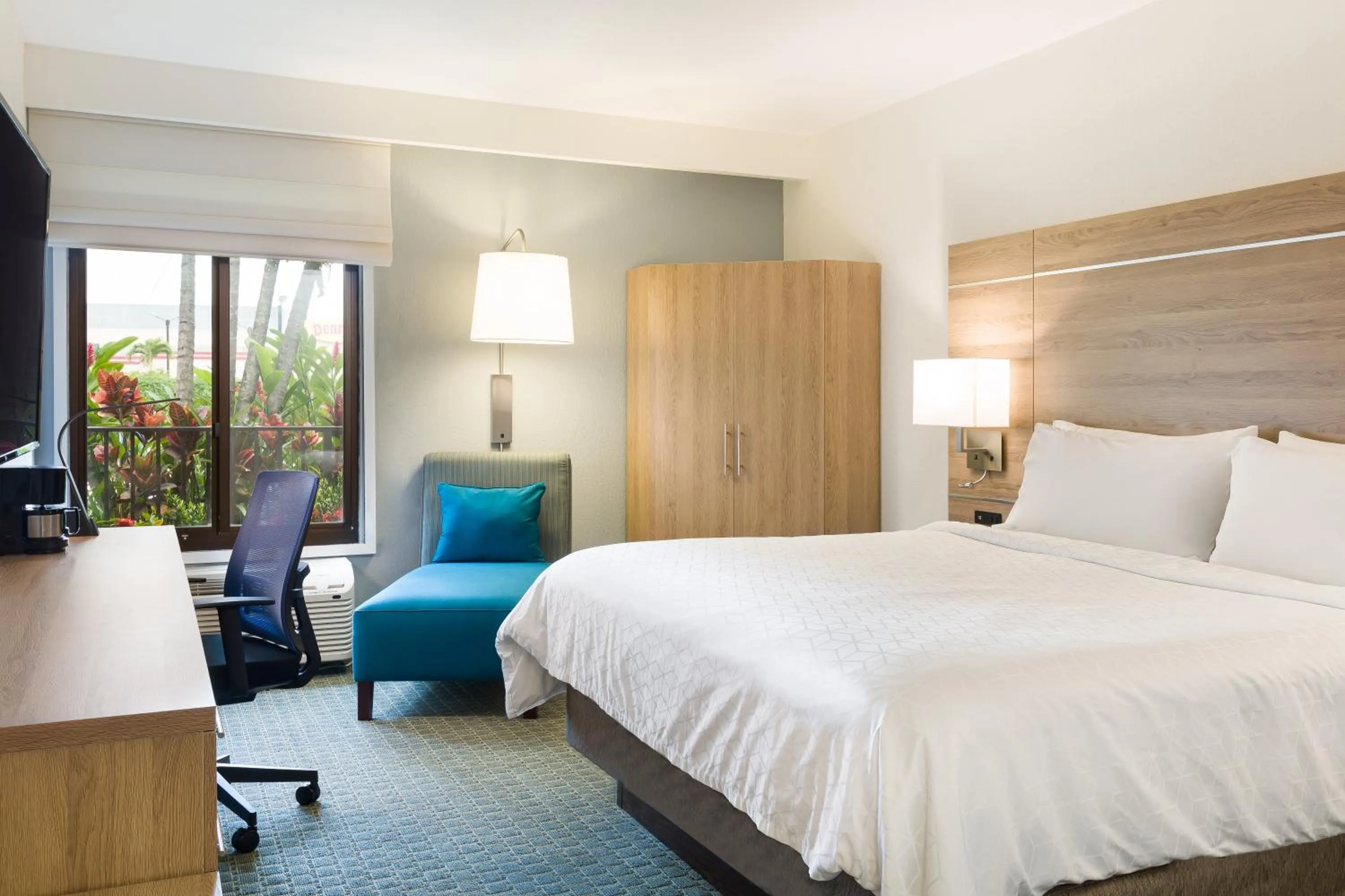 Photo of the whole room, Bed in Holiday Inn Express San Jose Costa Rica Airport by IHG