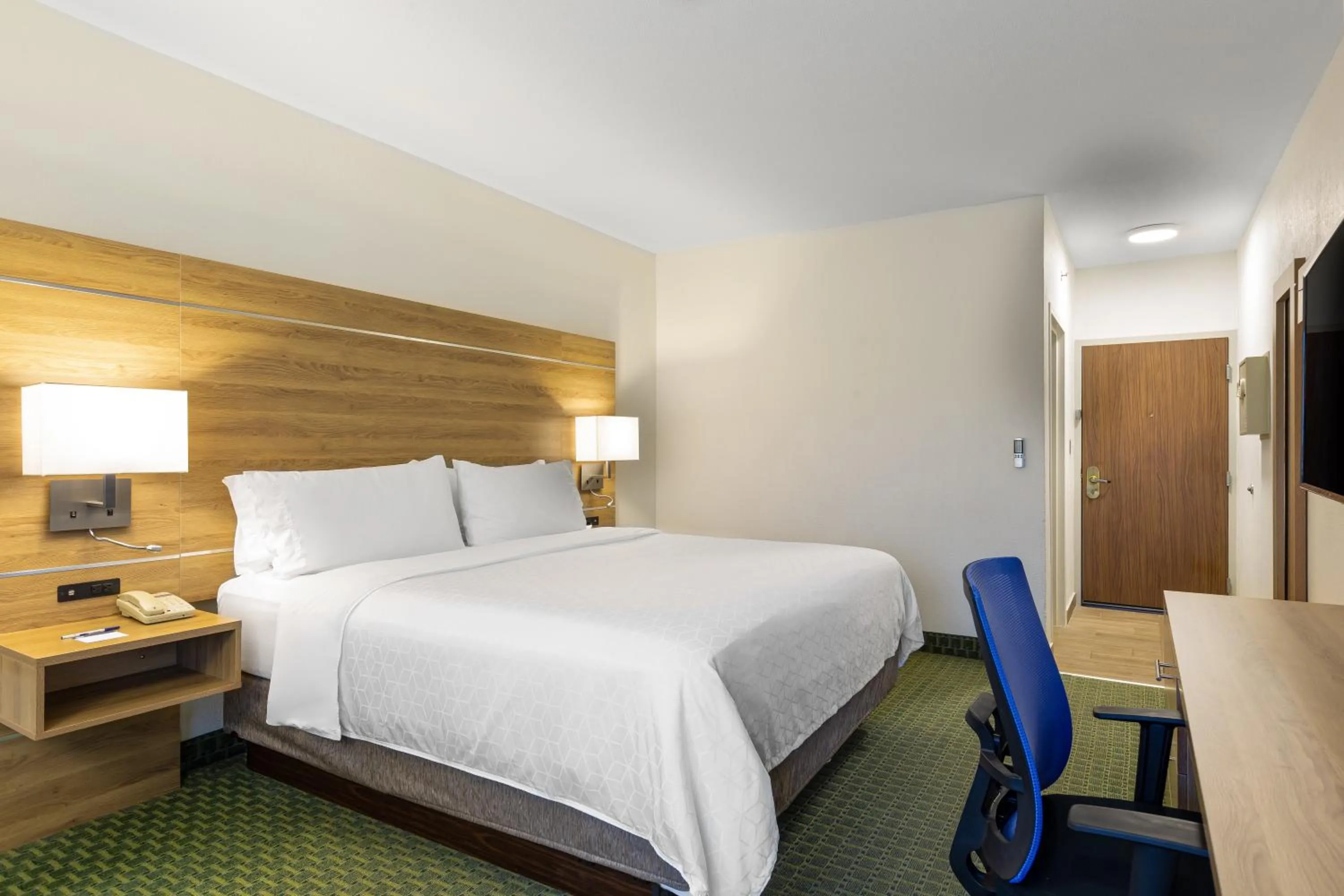 Photo of the whole room, Bed in Holiday Inn Express San Jose Costa Rica Airport by IHG