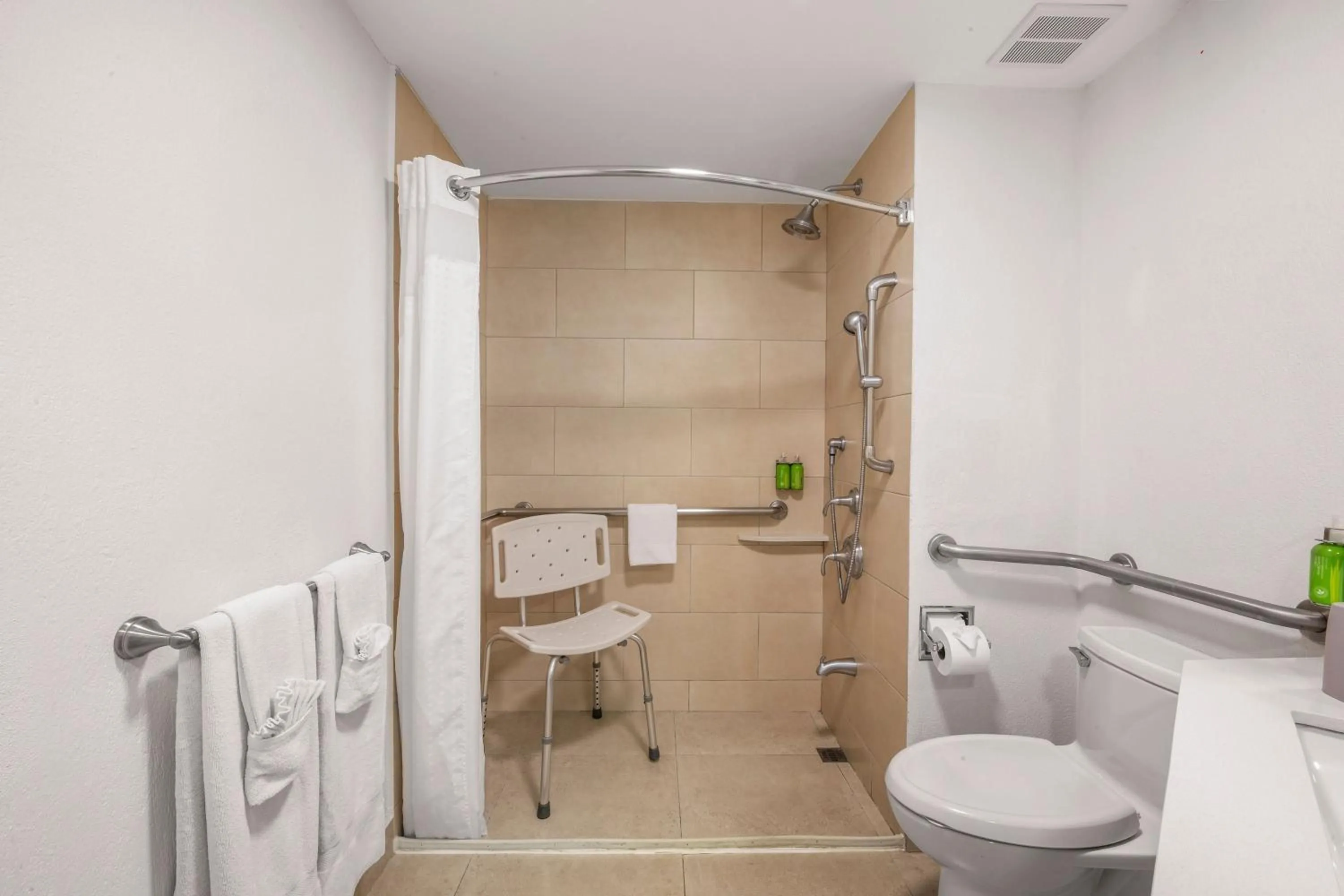 Photo of the whole room in Holiday Inn Express San Jose Costa Rica Airport by IHG