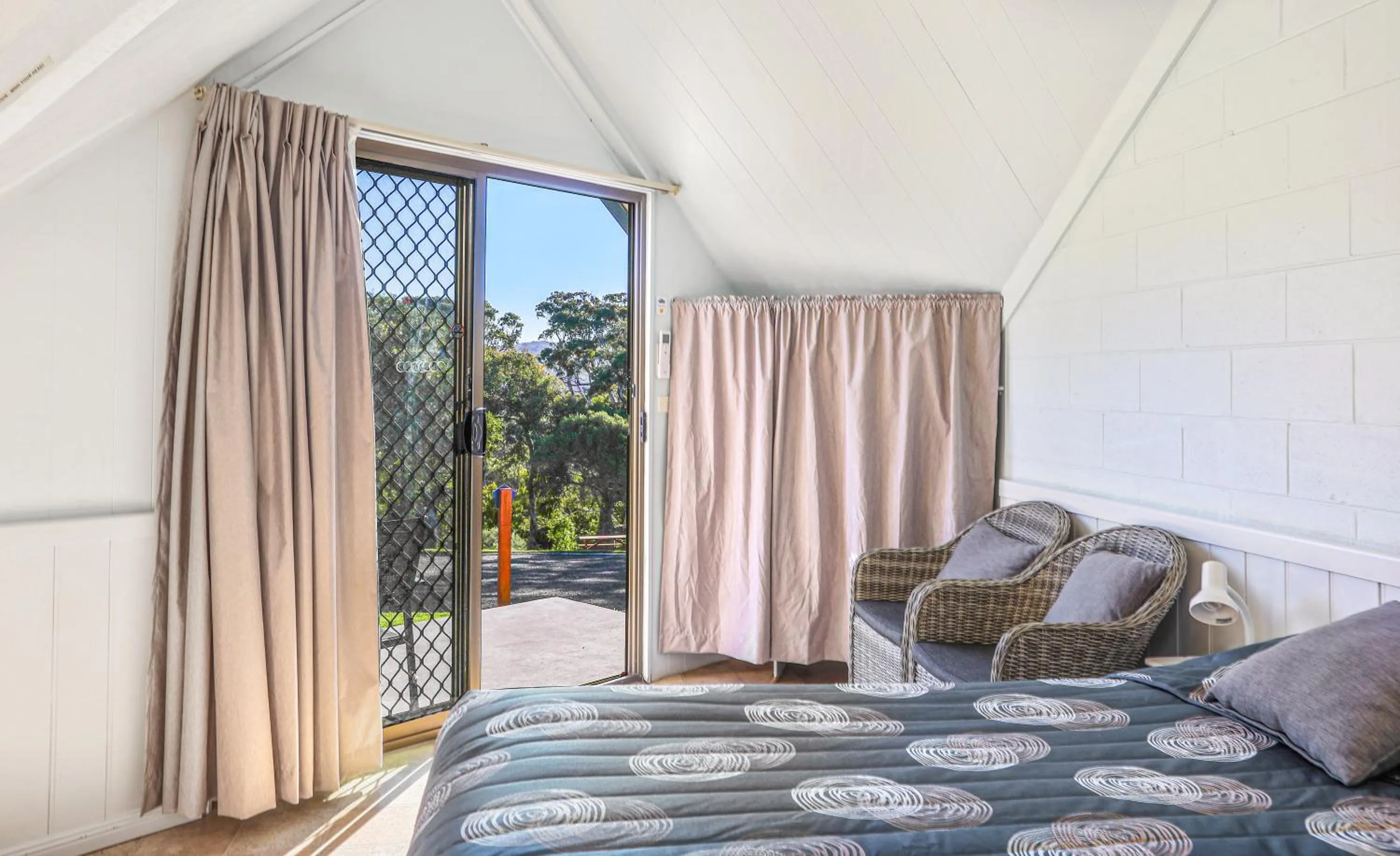 Bedroom, Bed in Beach Cabins Merimbula