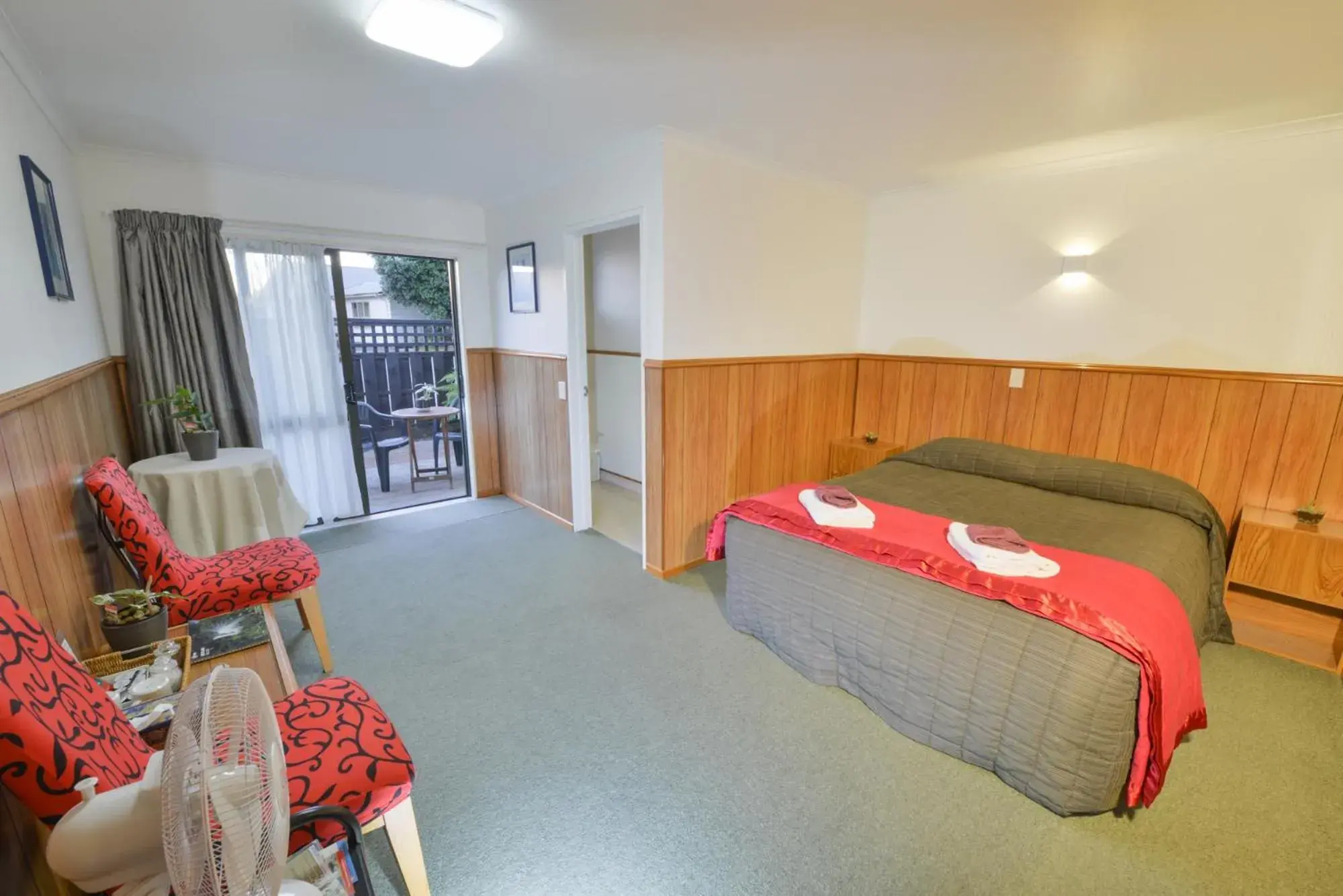 Queen Suite in Wilderness Motel Accommodation Queen Suite in Wilderness Motel Accommodation