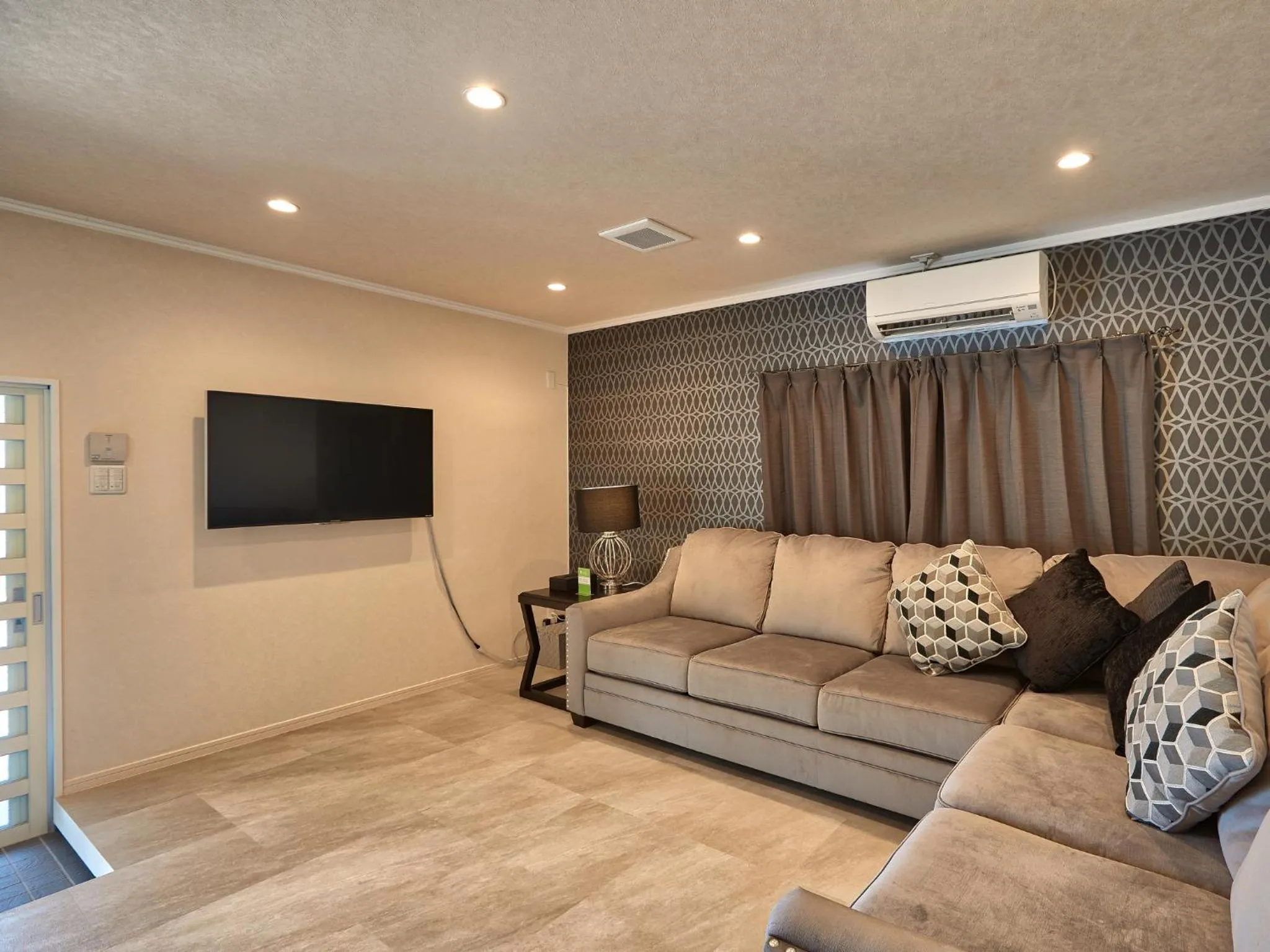 Photo of the whole room in Sesoko Villa