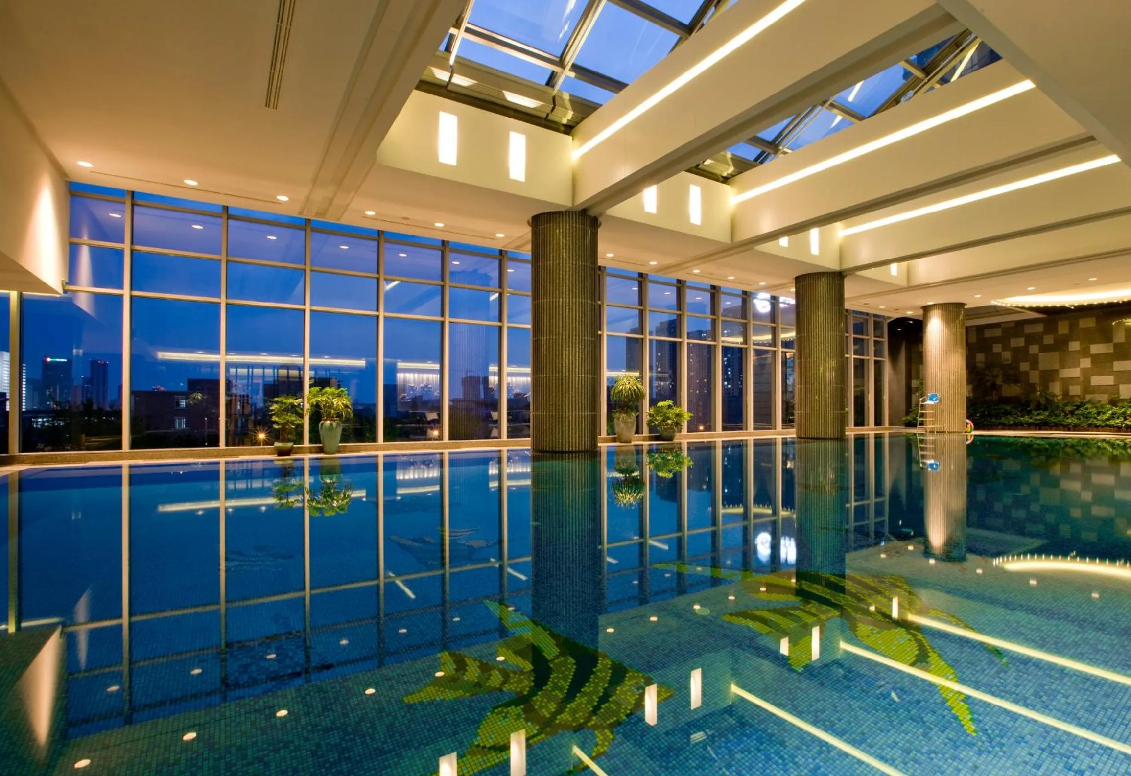 Swimming pool in Nanyuan Universe Deluxe Hotel