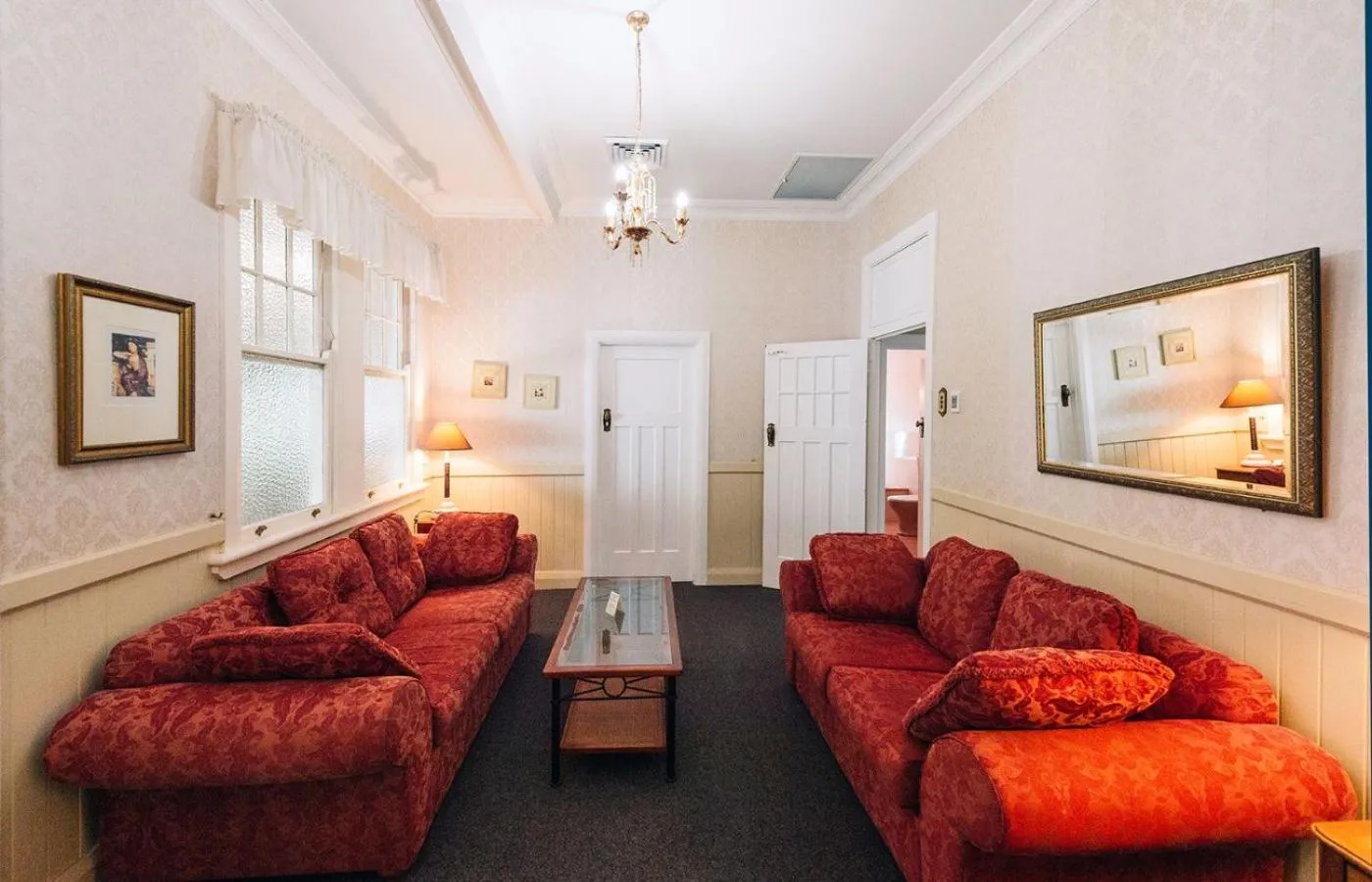 Living room in Fitzroy Motor Inn