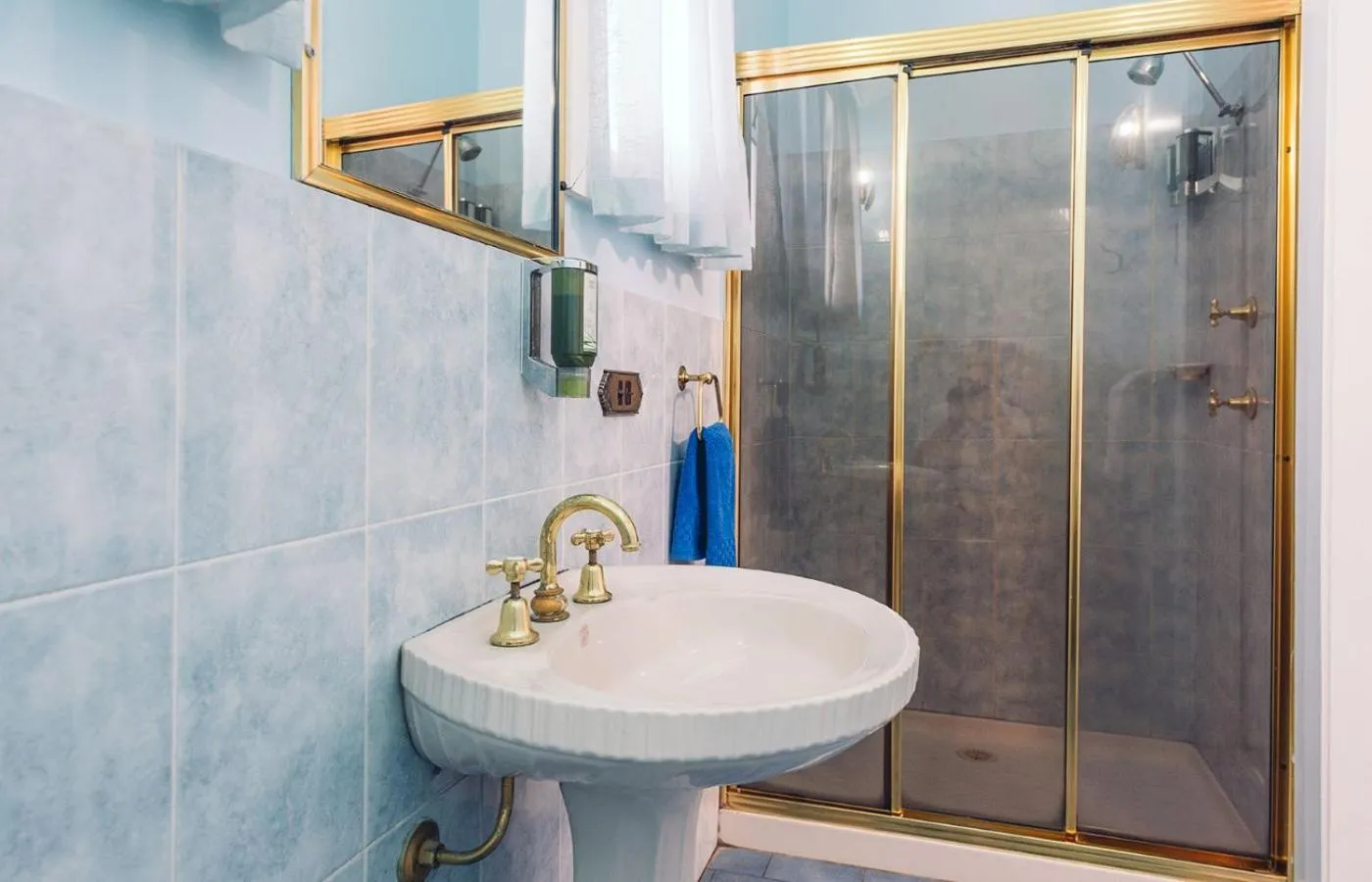 Bathroom in Fitzroy Motor Inn