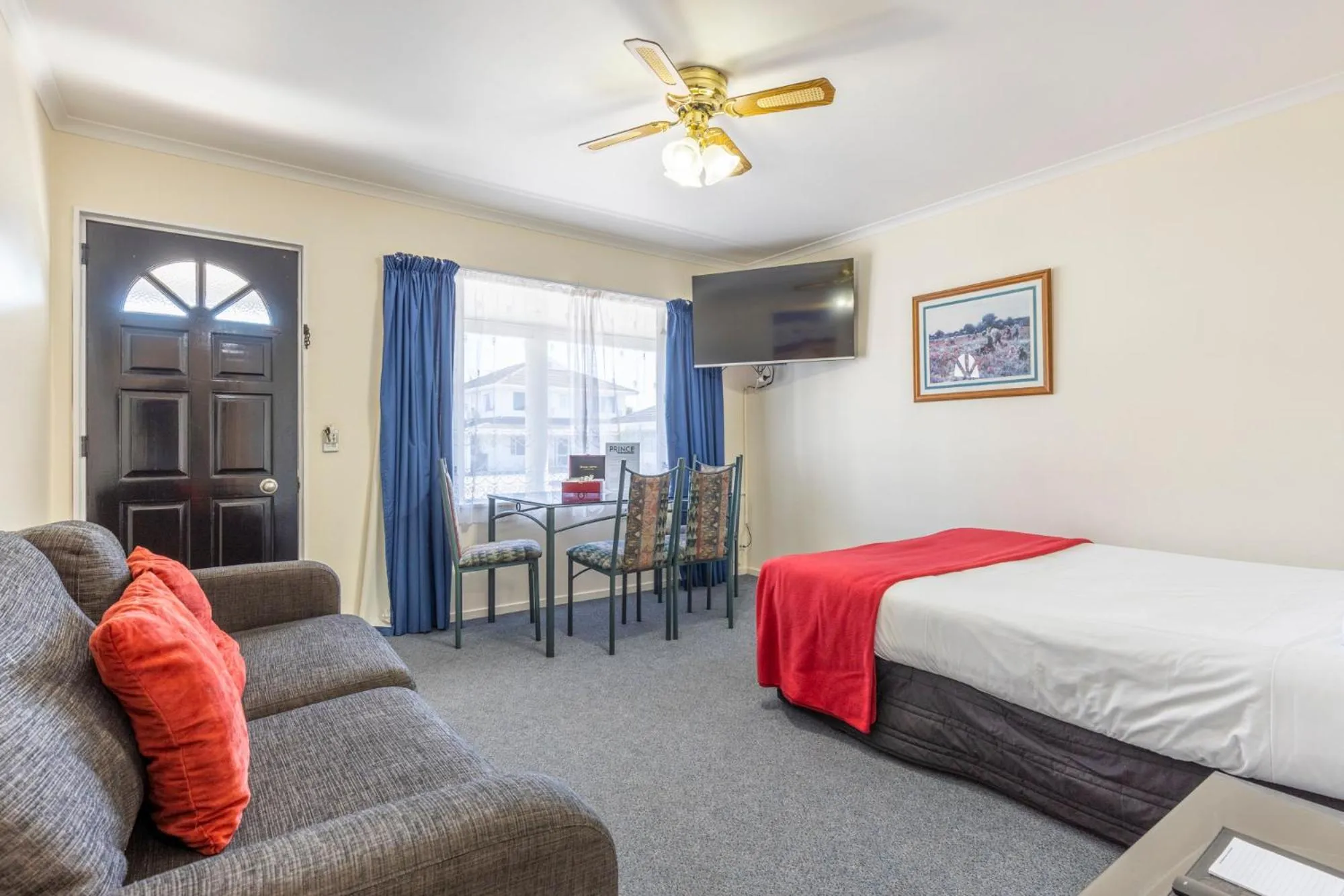 TV and multimedia, Bed in ASURE PRINCE motor lodge