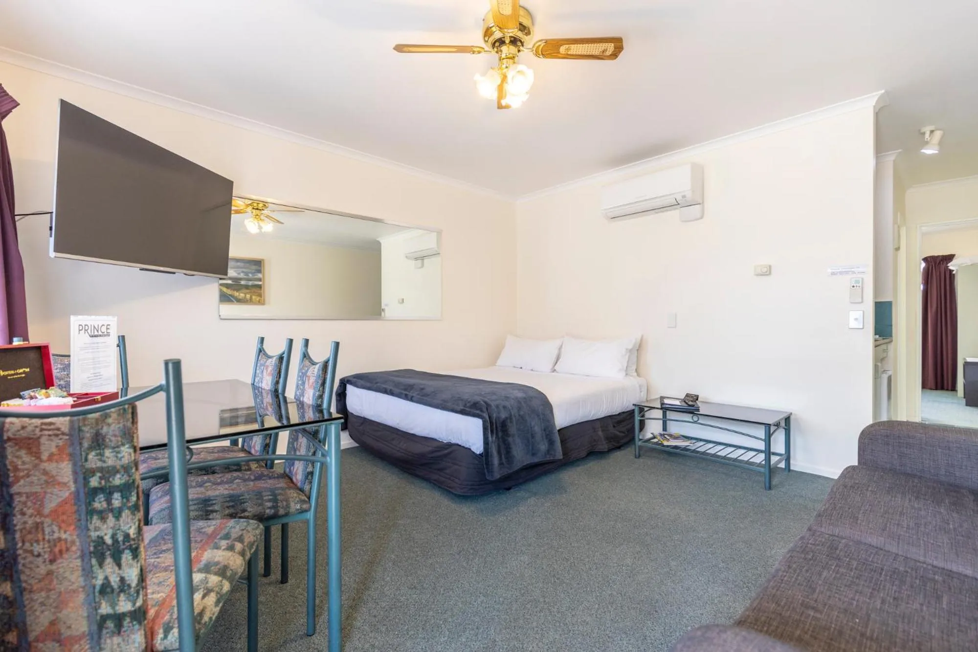 TV and multimedia, Bed in ASURE PRINCE motor lodge