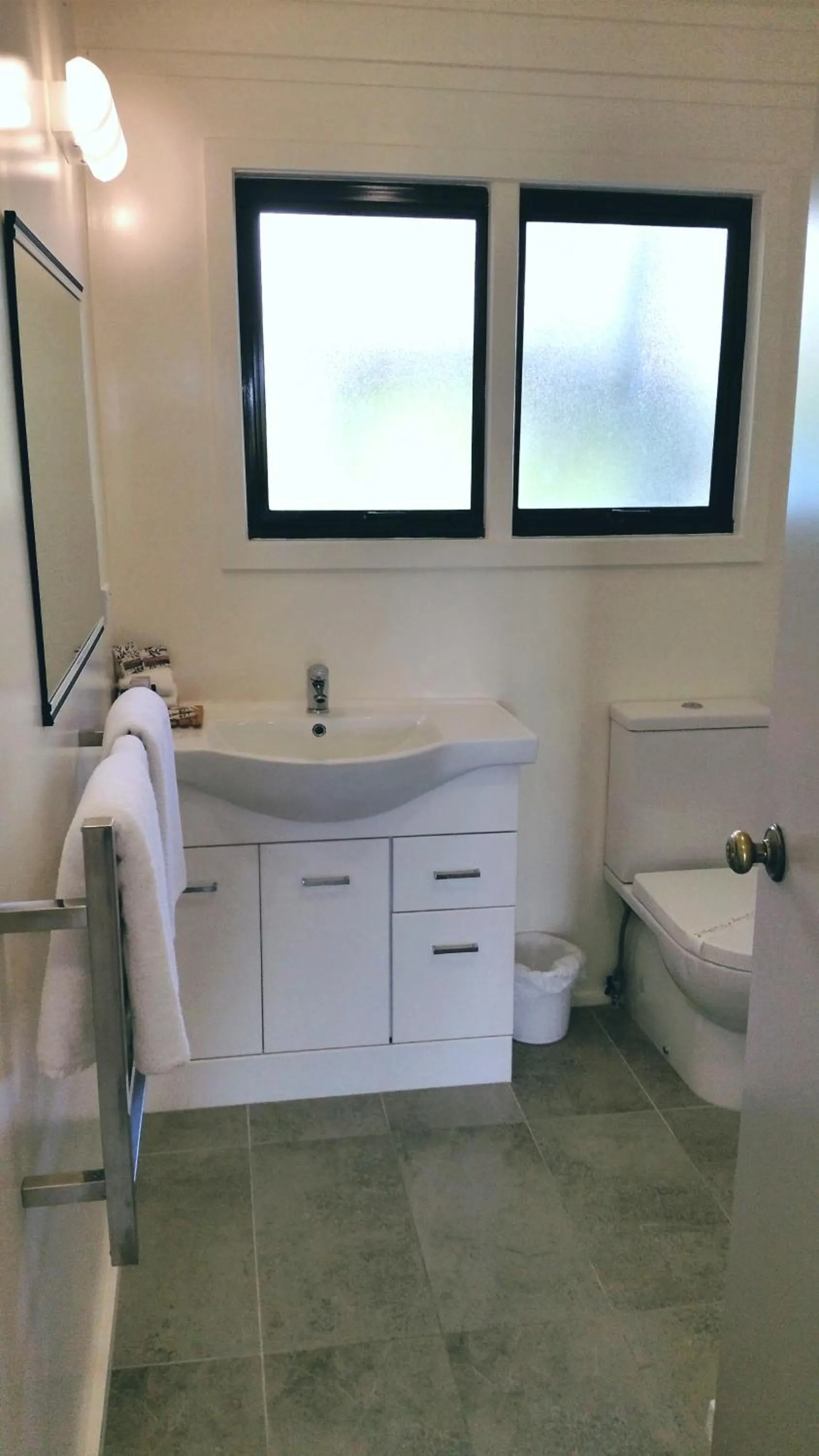 Toilet in Bounty Motel