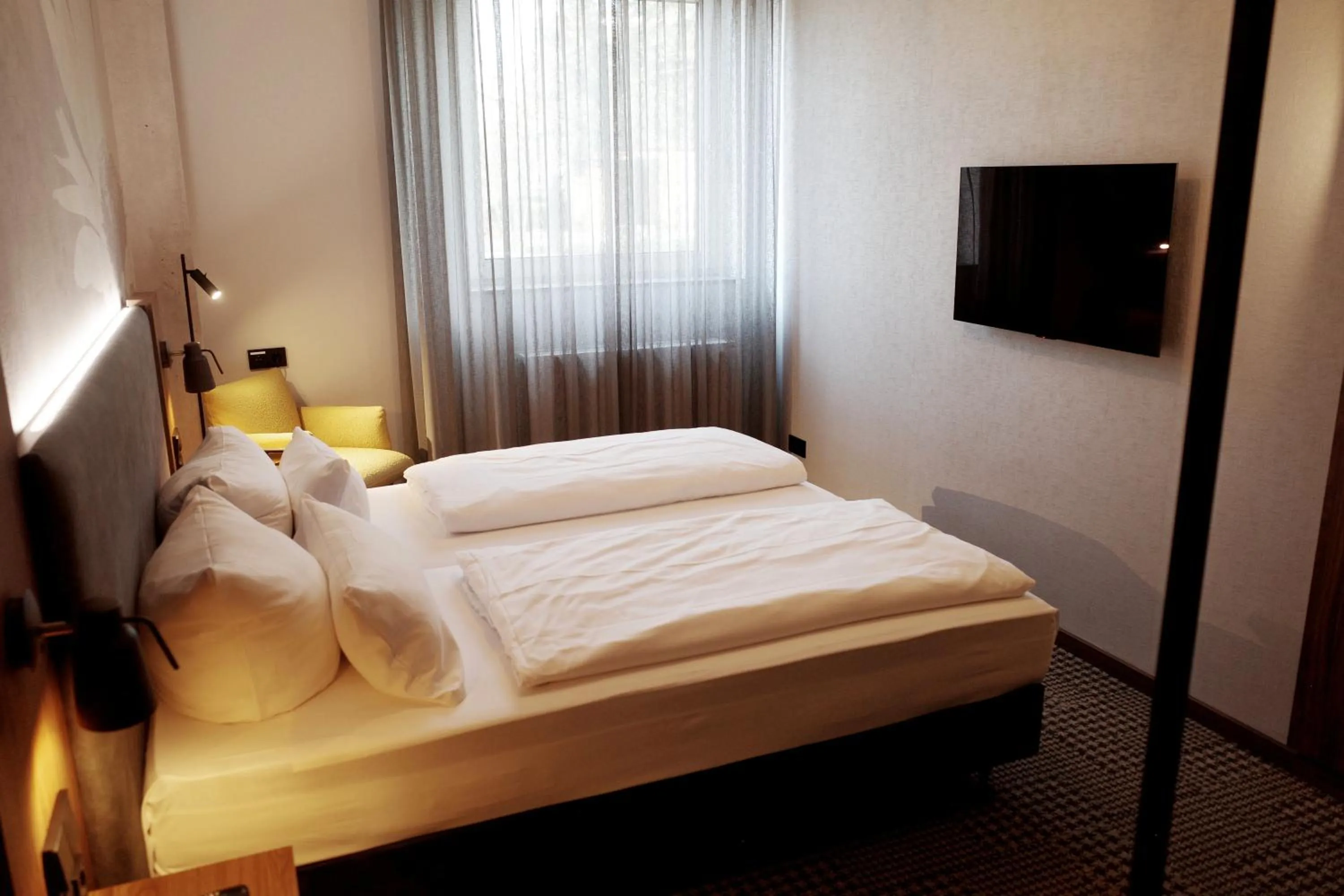 Photo of the whole room, Bed in Bundt's Hotel & Gartenrestaurant