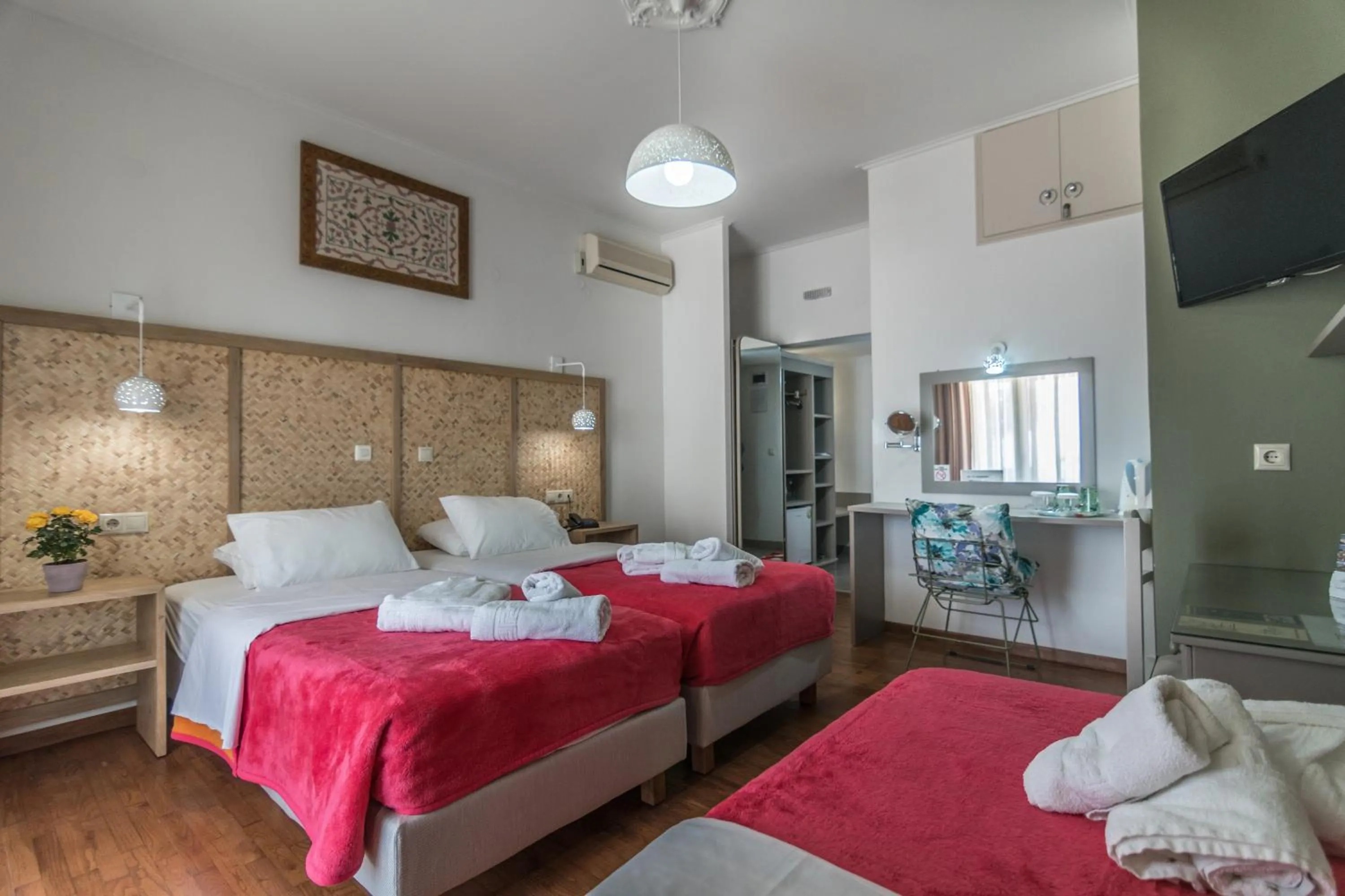 Balcony/Terrace, Bed in Aklidi Hotel