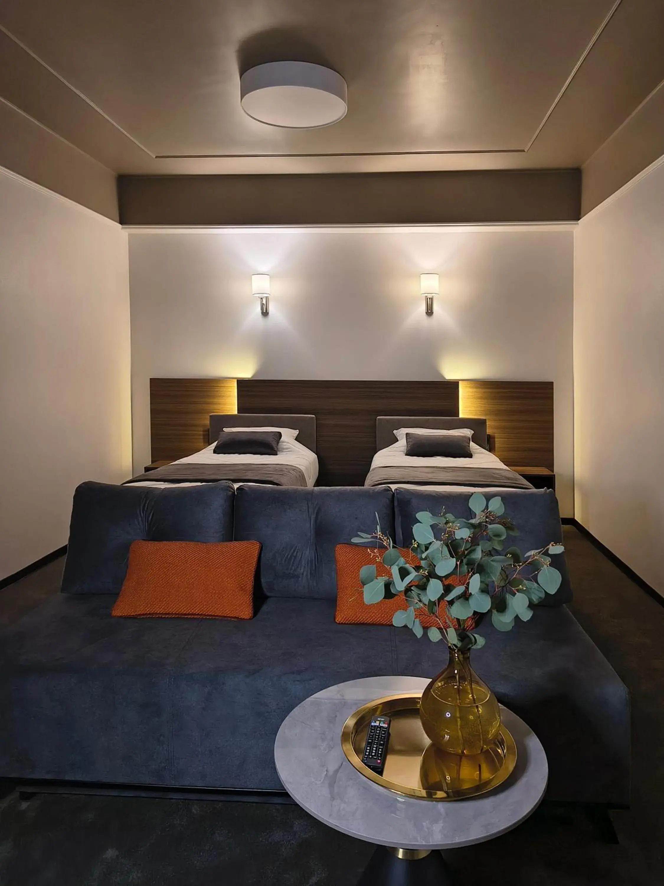 Classic Triple Room in Mini Hotel on Brovarskaya Classic Triple Room in Mini Hotel on Brovarskaya