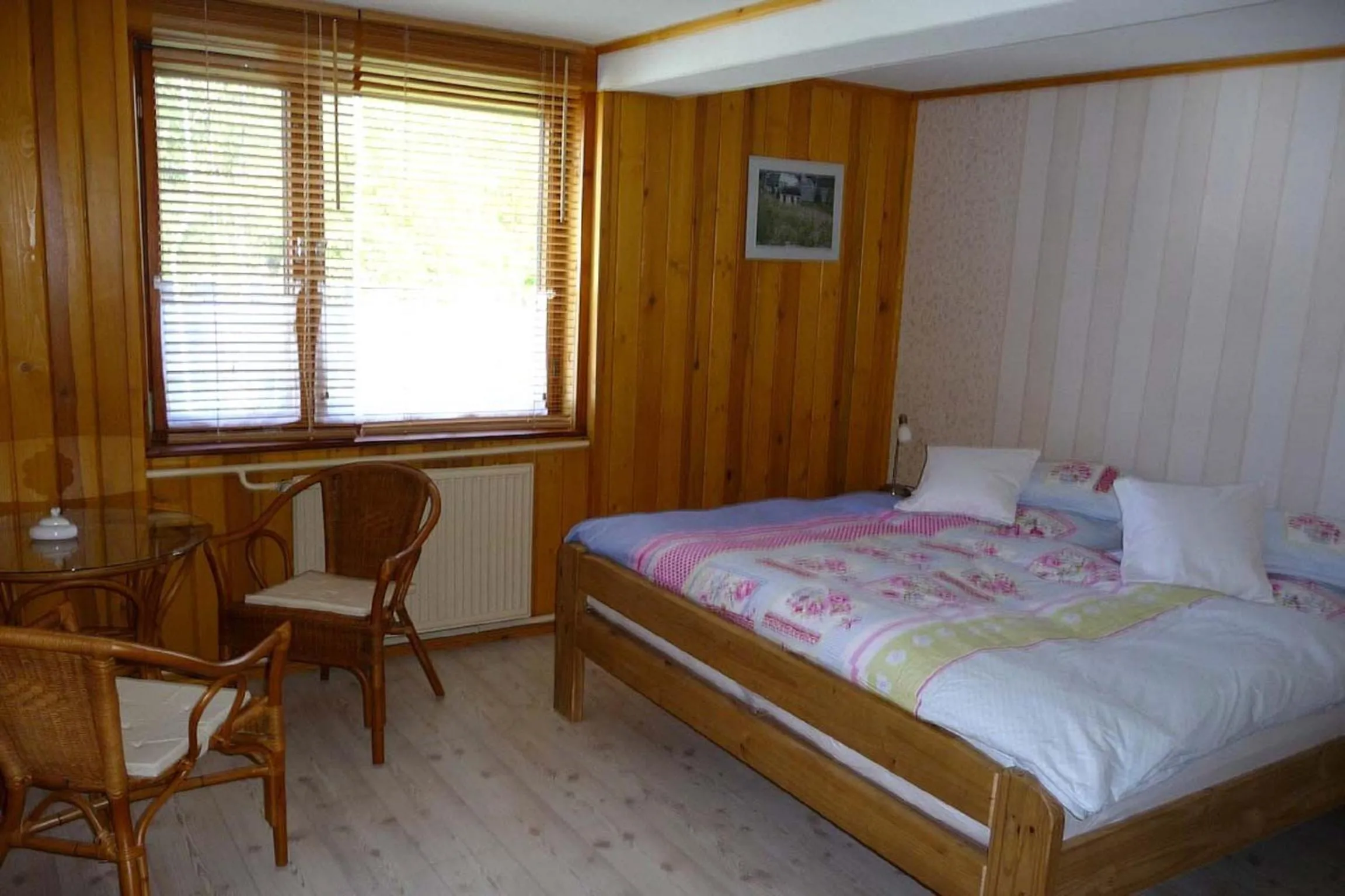Bedroom, Bed in Hammerfinken-Nest