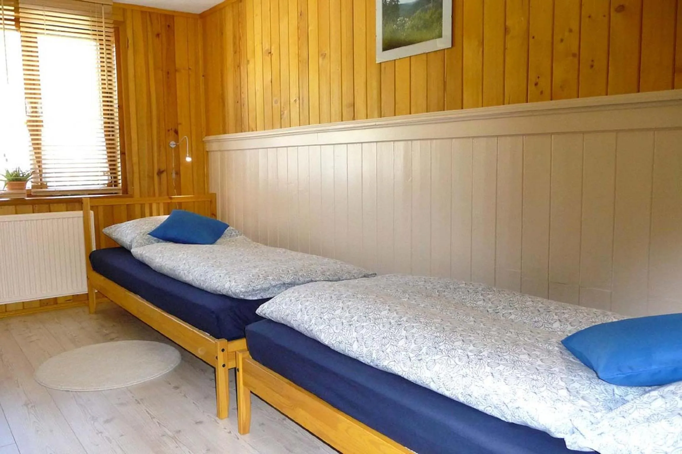 Bedroom, Bed in Hammerfinken-Nest