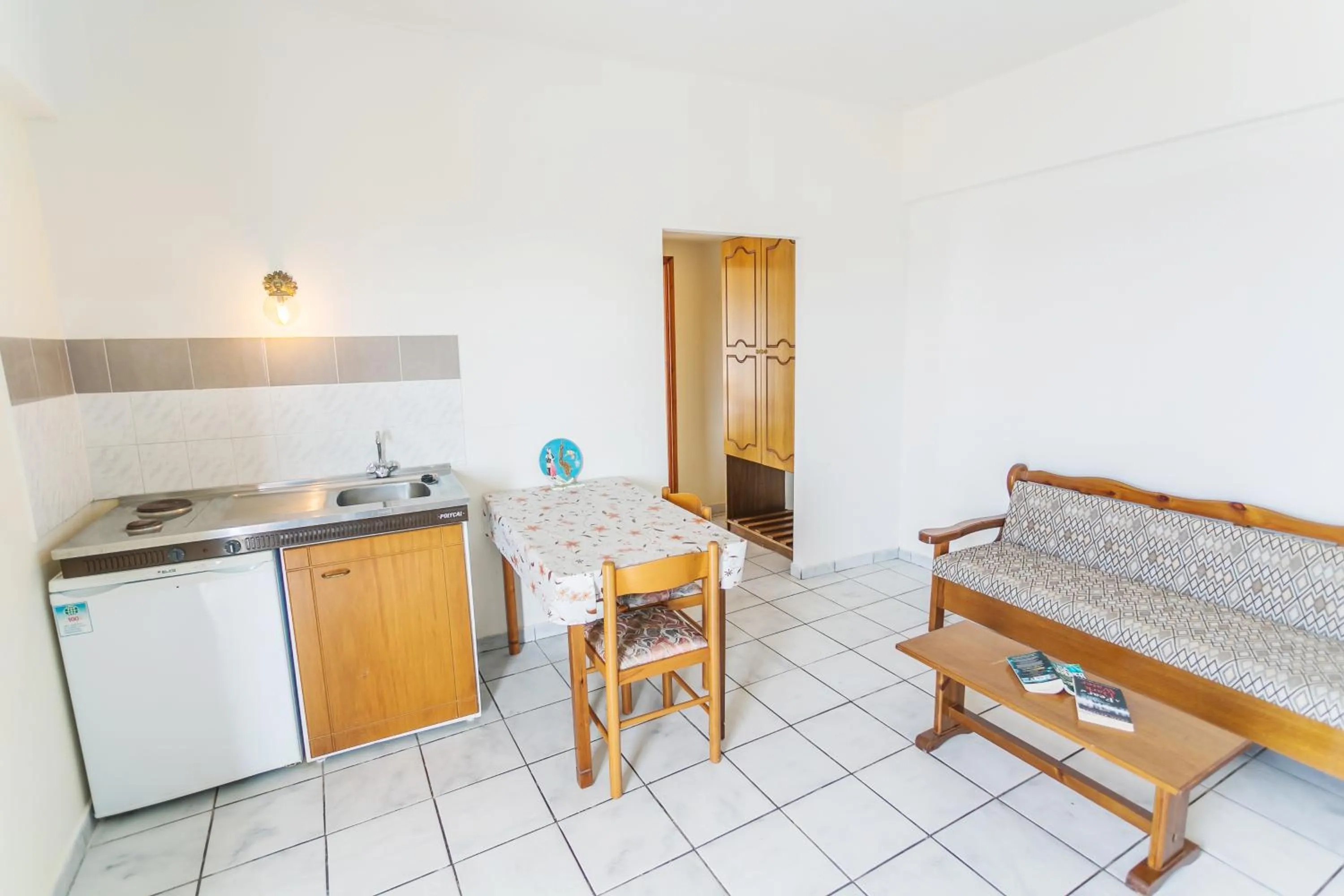 Kitchen or kitchenette in Yiannis Ηotel
