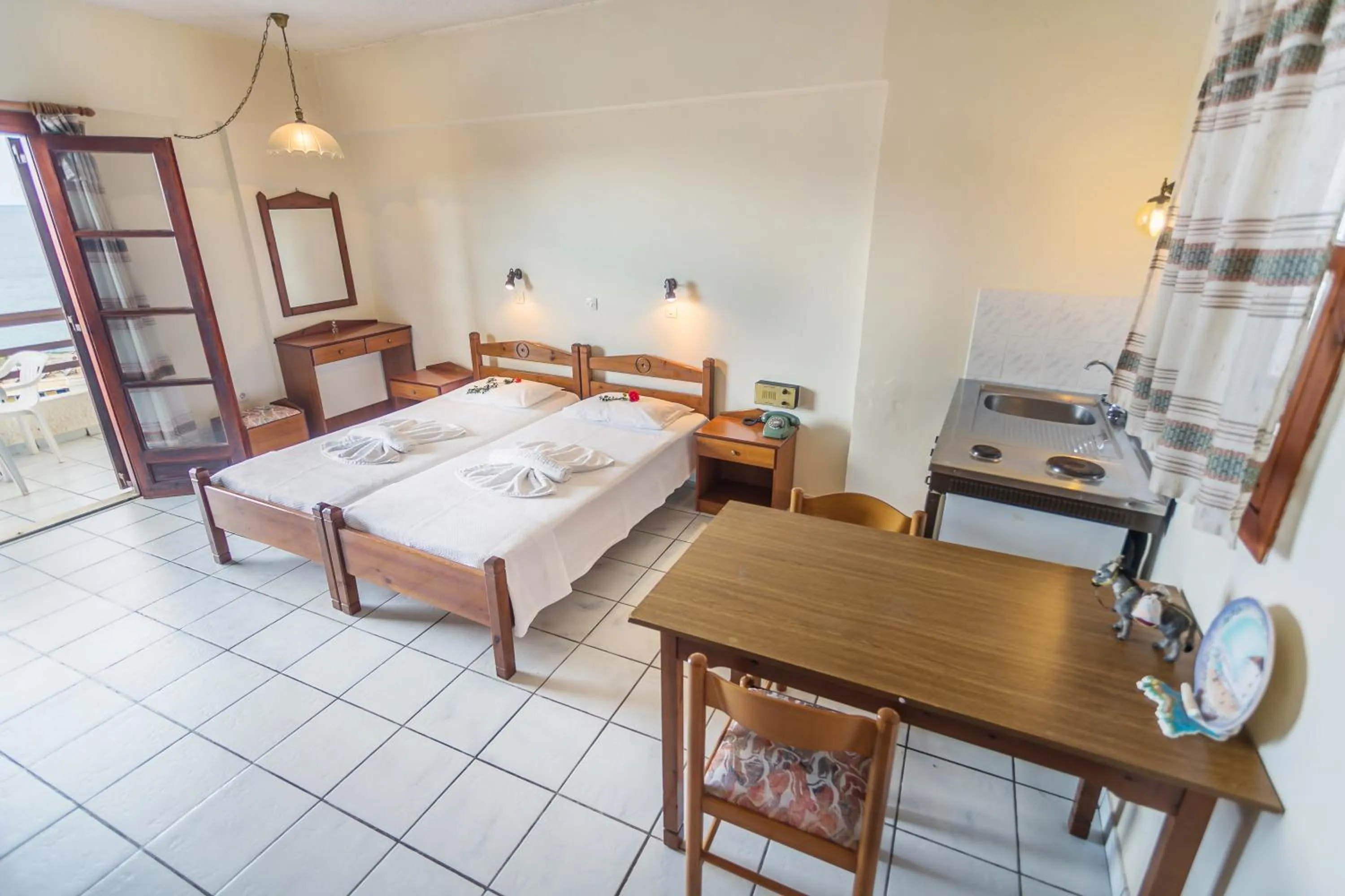 Dining area in Yiannis Ηotel