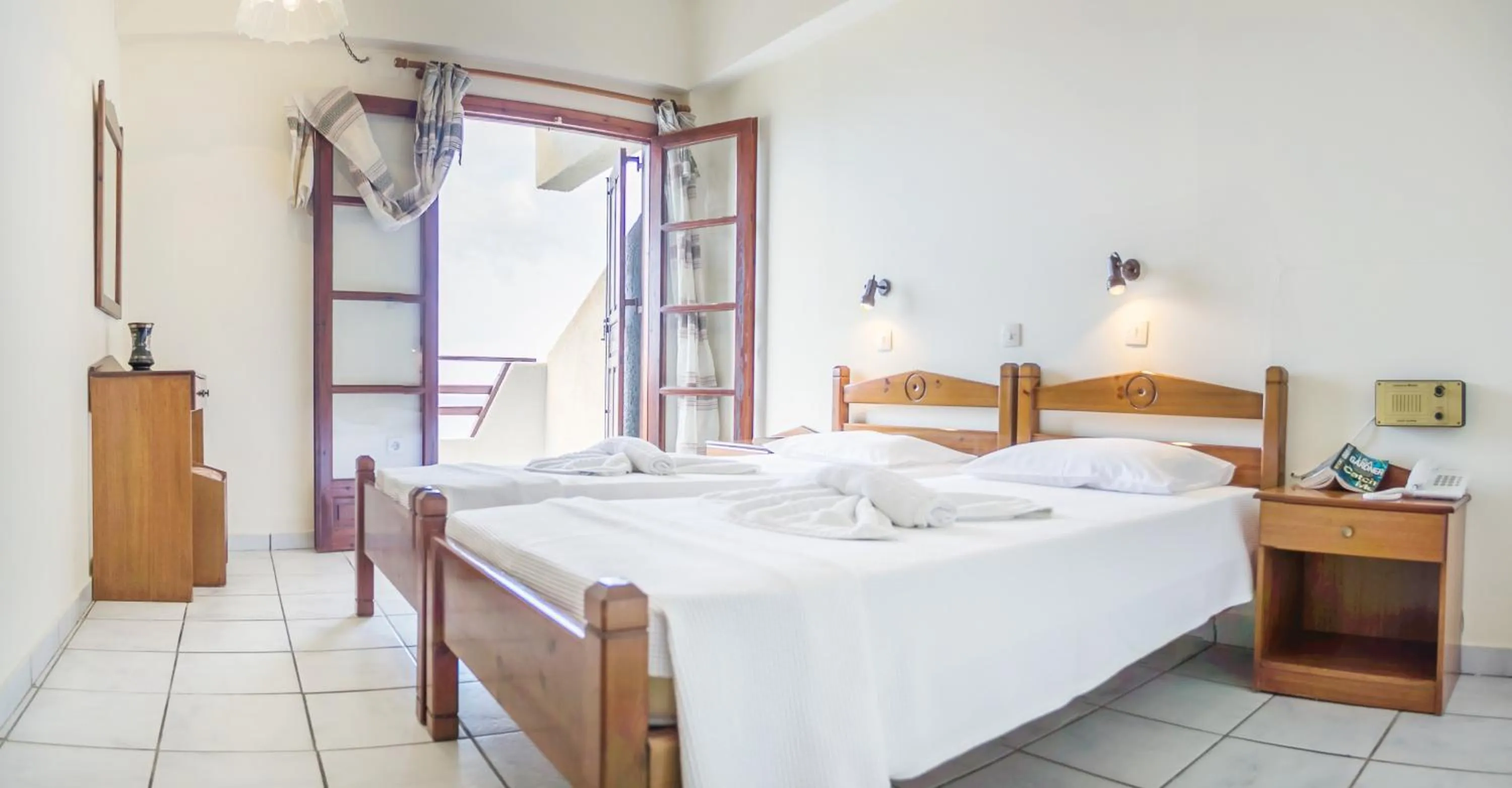 Bedroom in Yiannis Ηotel