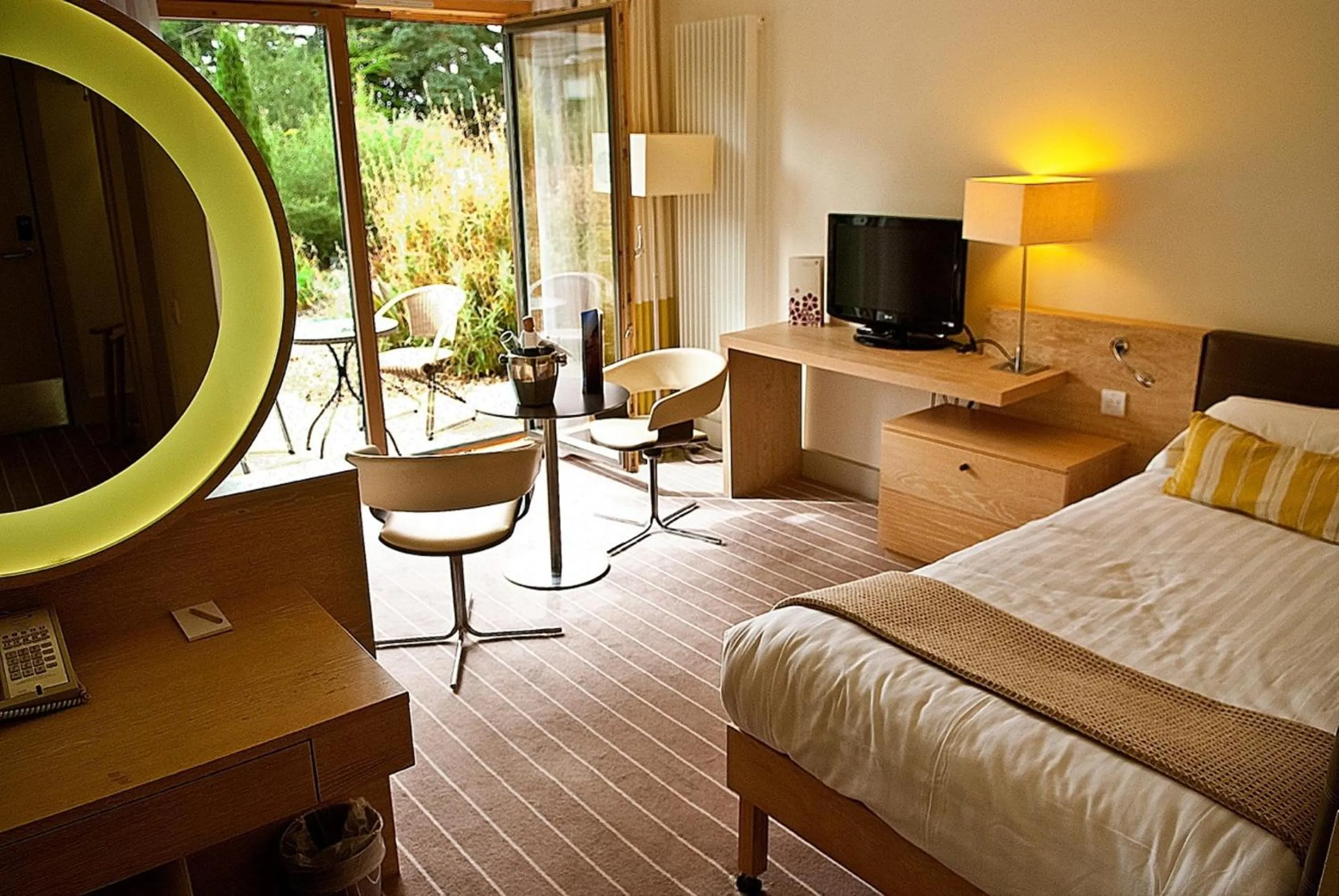 Photo of the whole room, Bed in Lifehouse Spa And Hotel