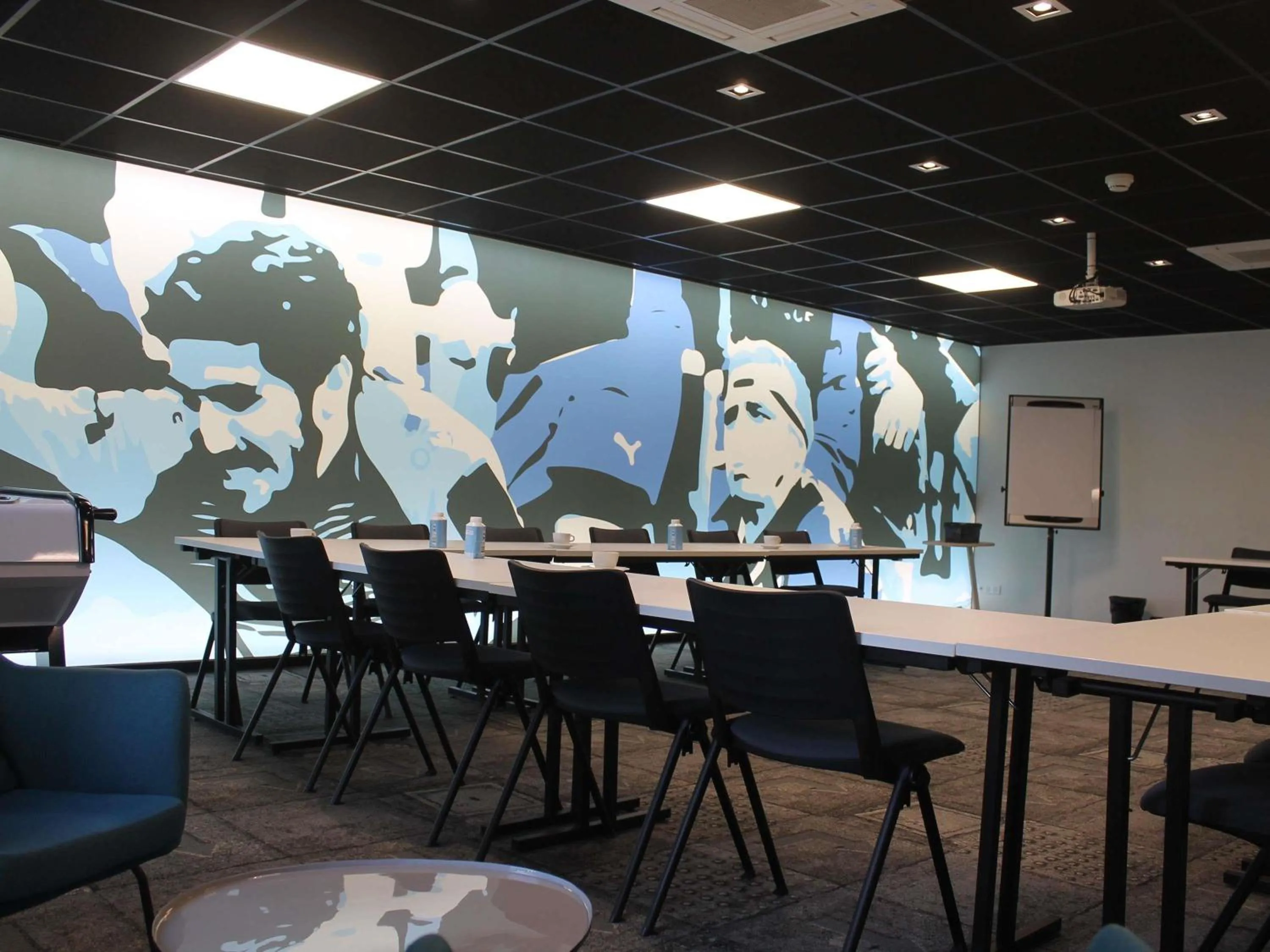 Meeting/conference room in ibis Styles Toulouse Nord Sesquieres