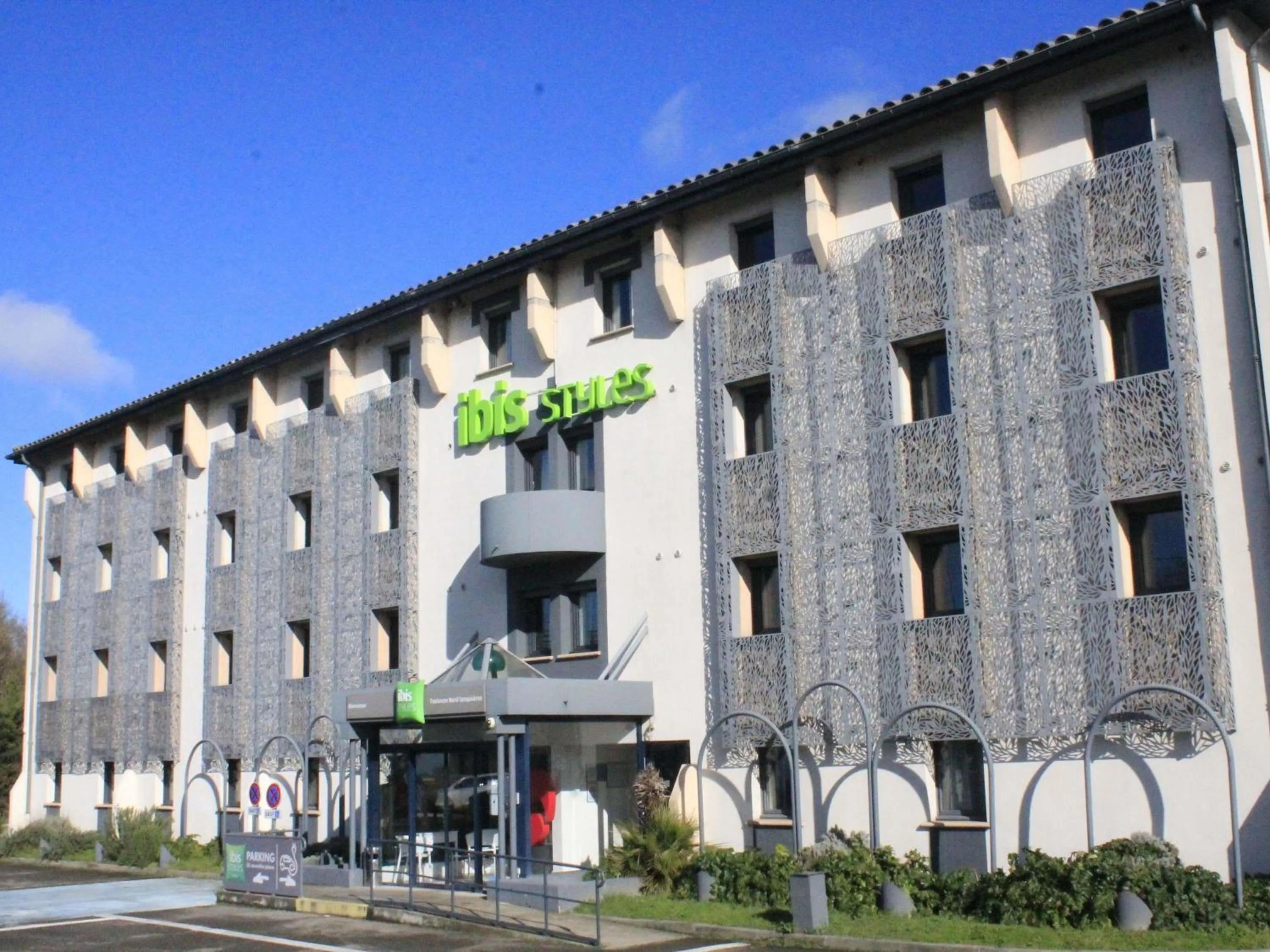 Property building in ibis Styles Toulouse Nord Sesquieres