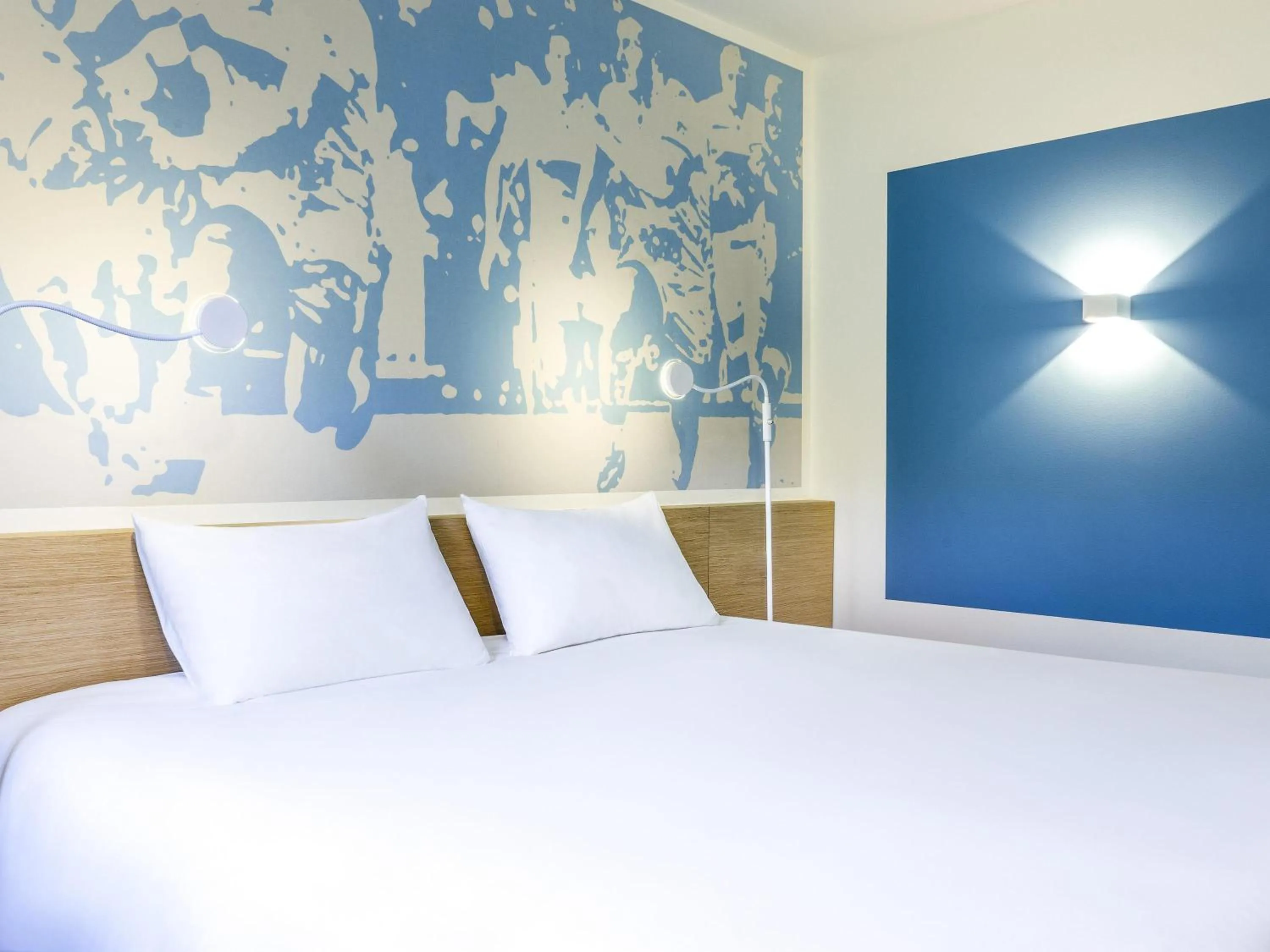 Bedroom, Bed in ibis Styles Toulouse Nord Sesquieres