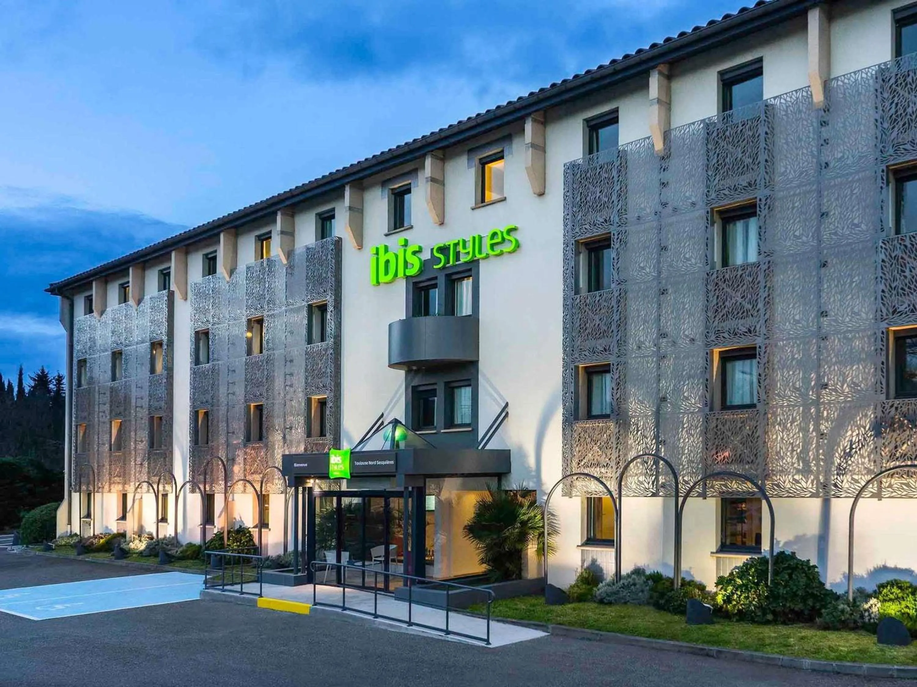 Property building in ibis Styles Toulouse Nord Sesquieres
