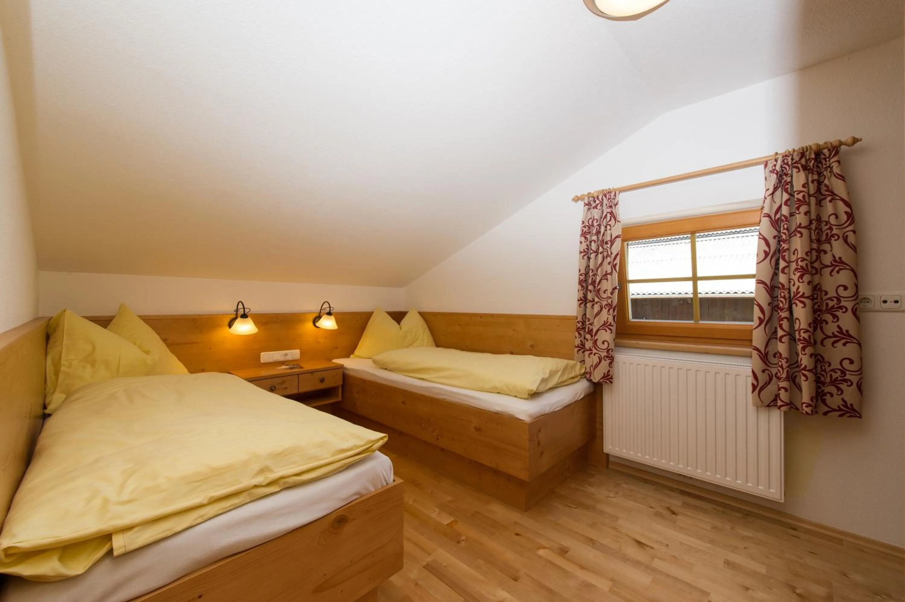 Photo of the whole room, Bed in Haarlehenhof