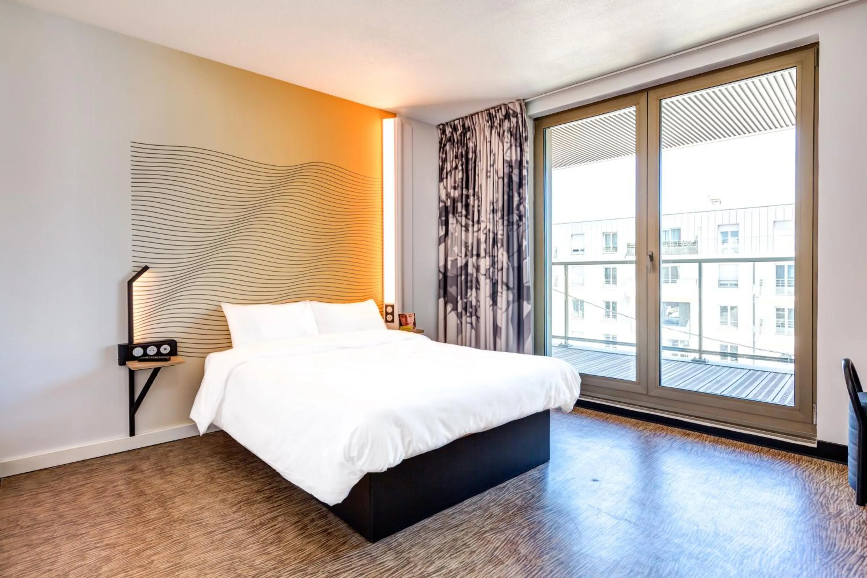 Bedroom, Bed in B&B HOTEL Paris Sud Chatenay Malabry