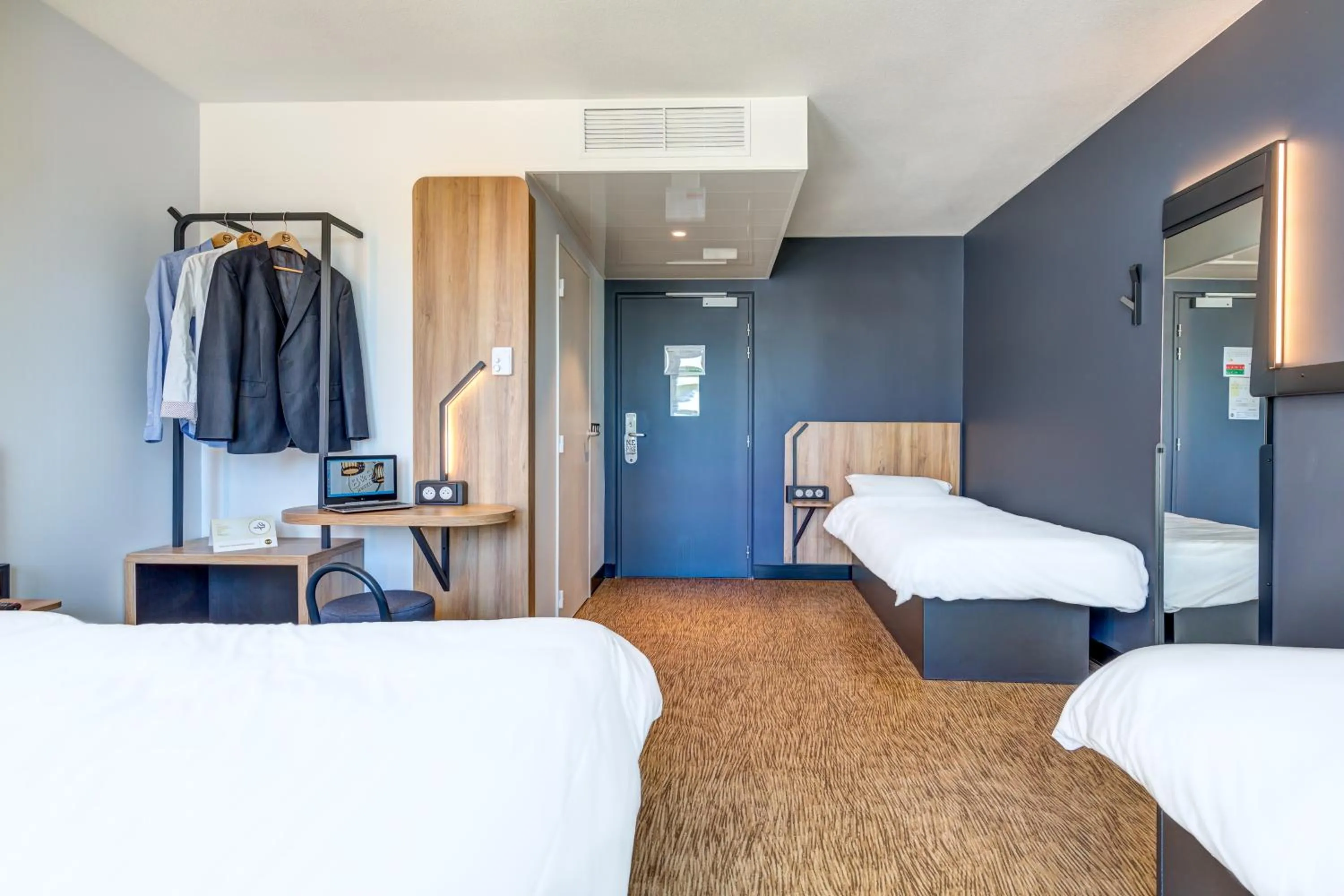 Bedroom, Bed in B&B HOTEL Paris Sud Chatenay Malabry