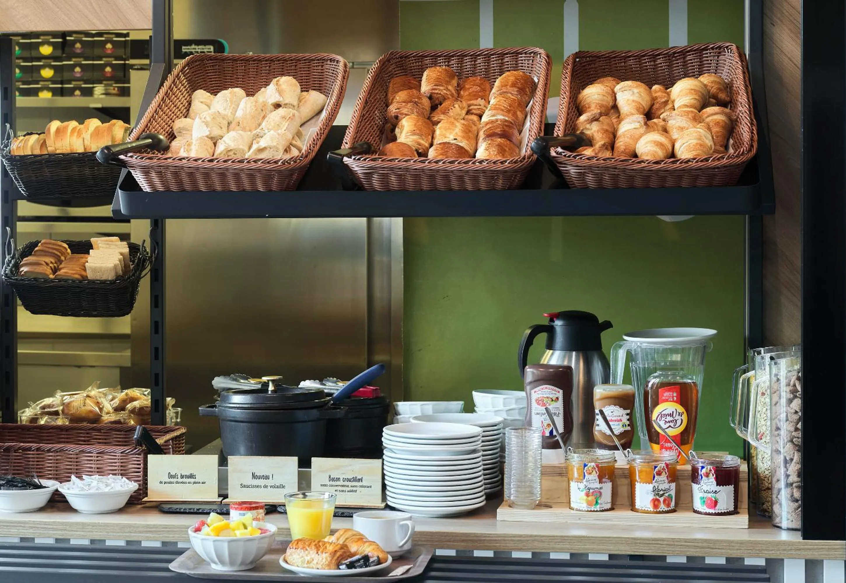 Buffet breakfast in B&B HOTEL Paris Sud Chatenay Malabry