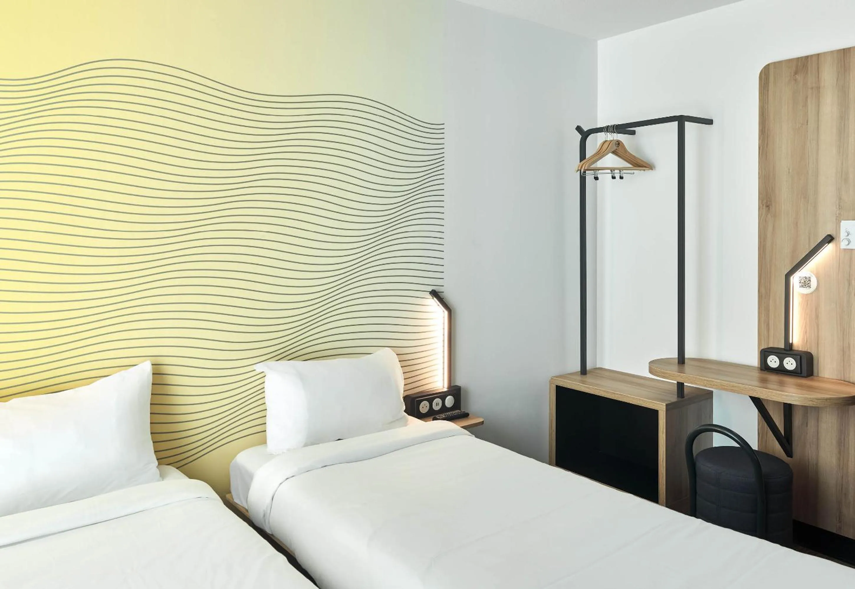 Bedroom, Bed in B&B HOTEL Paris Sud Chatenay Malabry