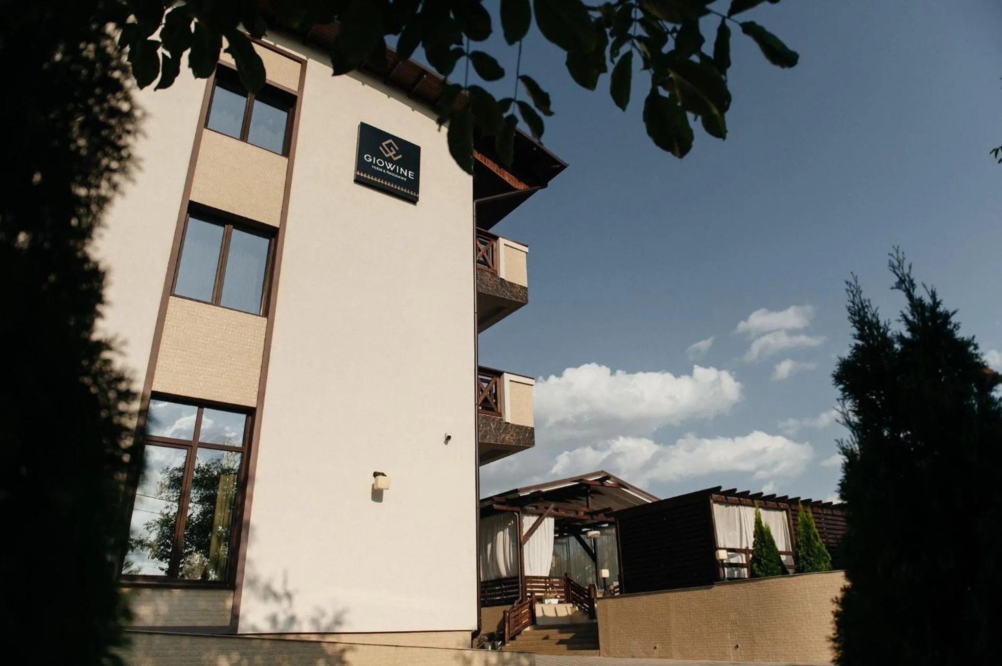 Giowine Hotel & Restaurant