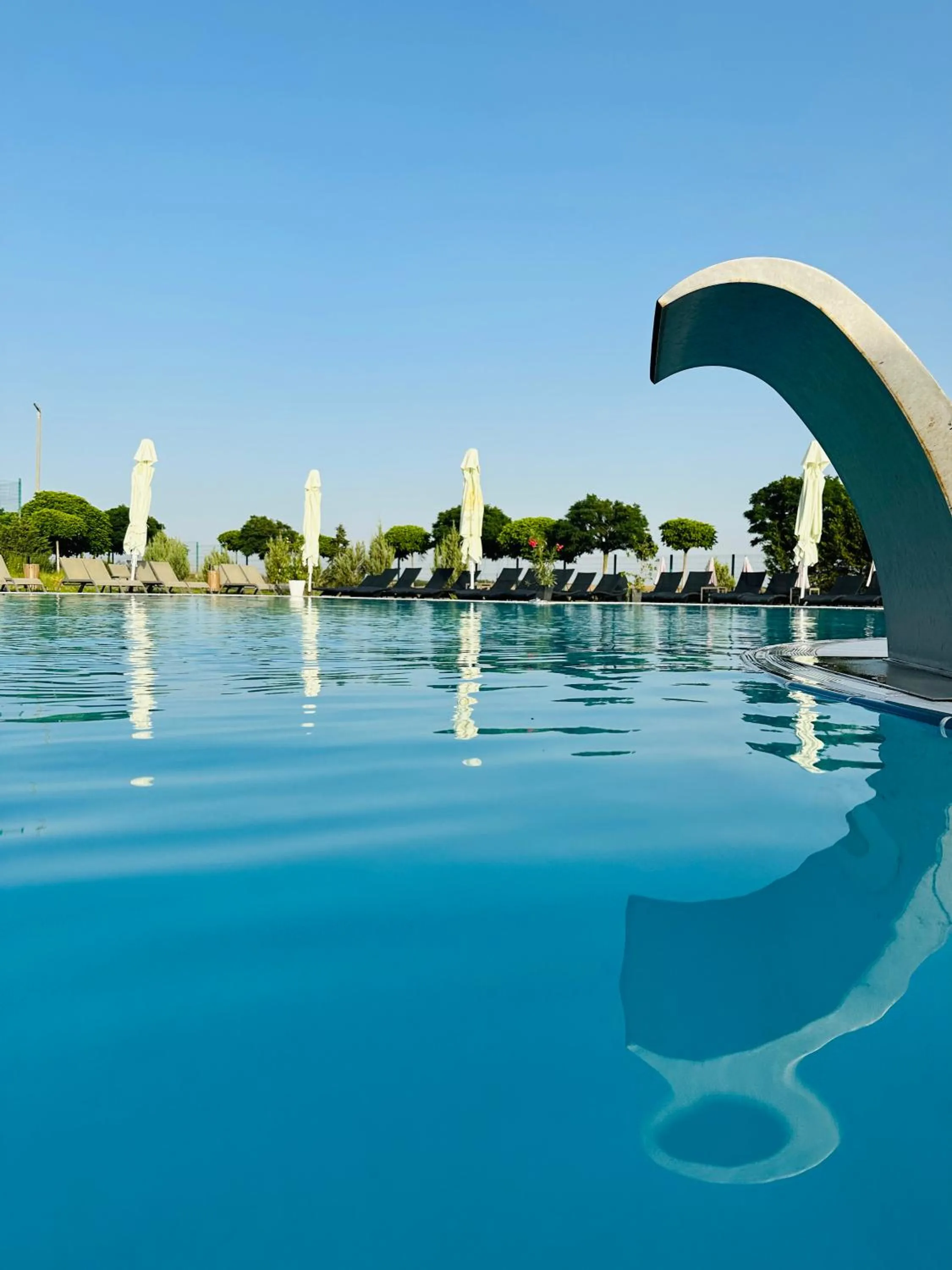 Pool view in Resort Plaza Lake