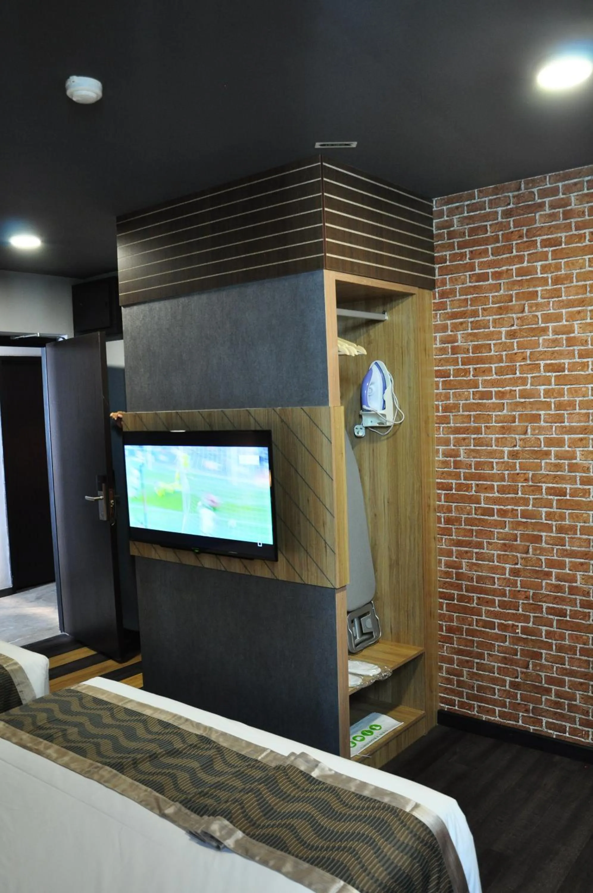 Bed in Valya Hotel, Kuala Terengganu