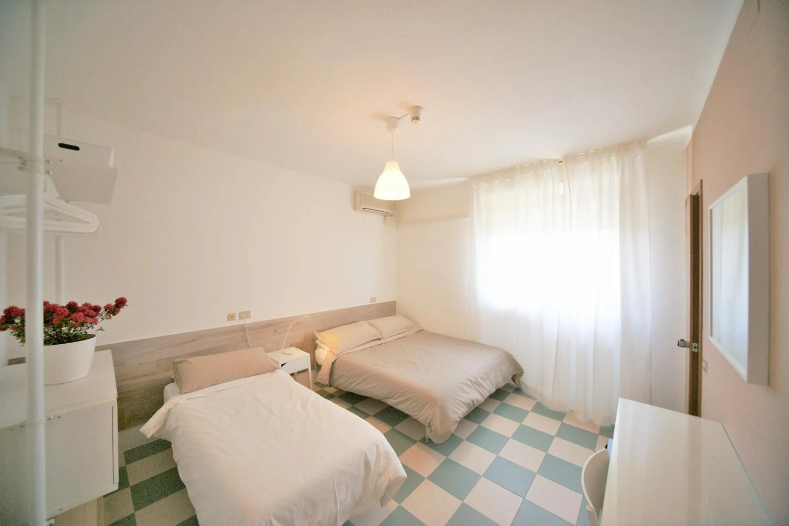 Photo of the whole room, Bed in Hotel Happy