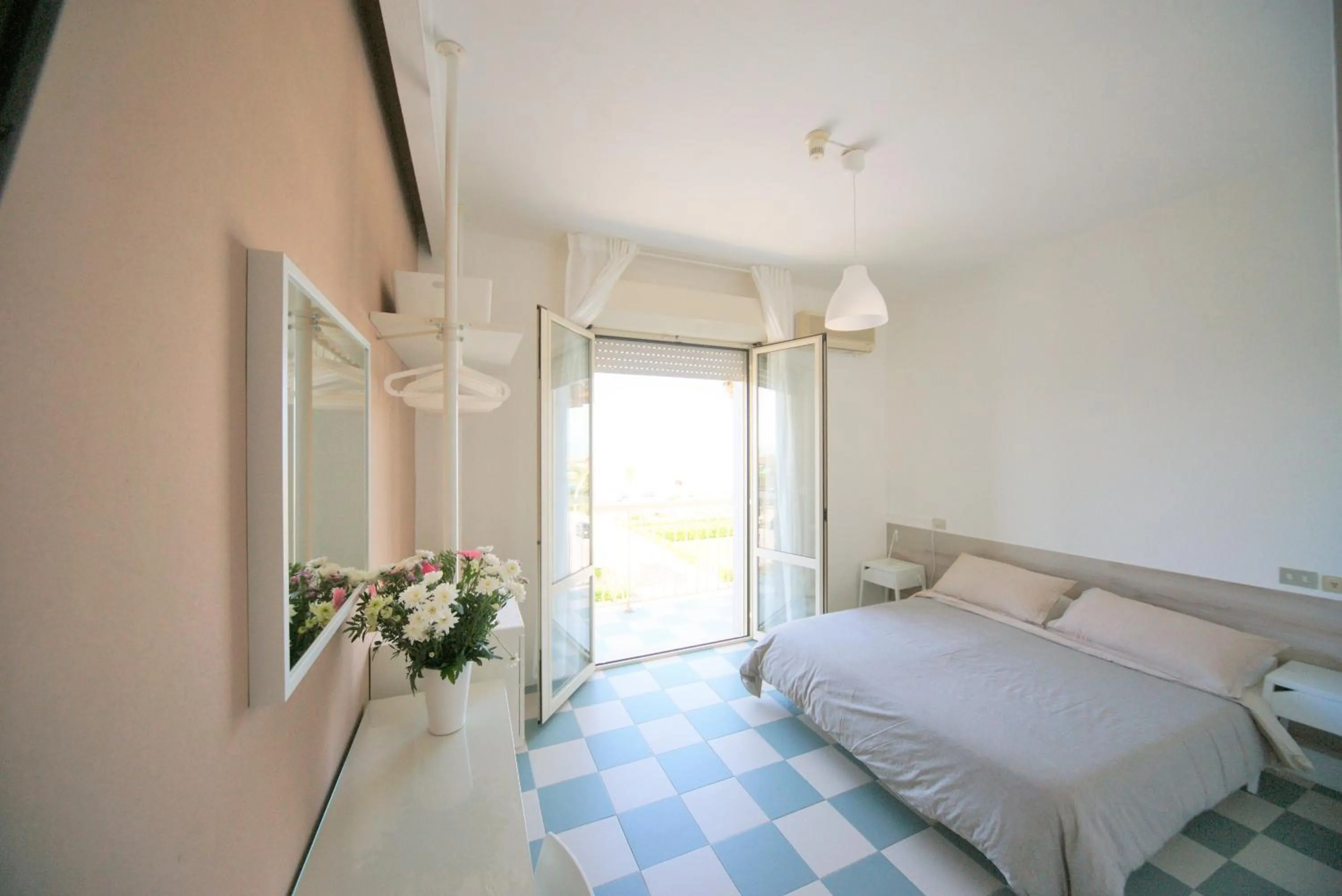 Photo of the whole room, Bed in Hotel Happy