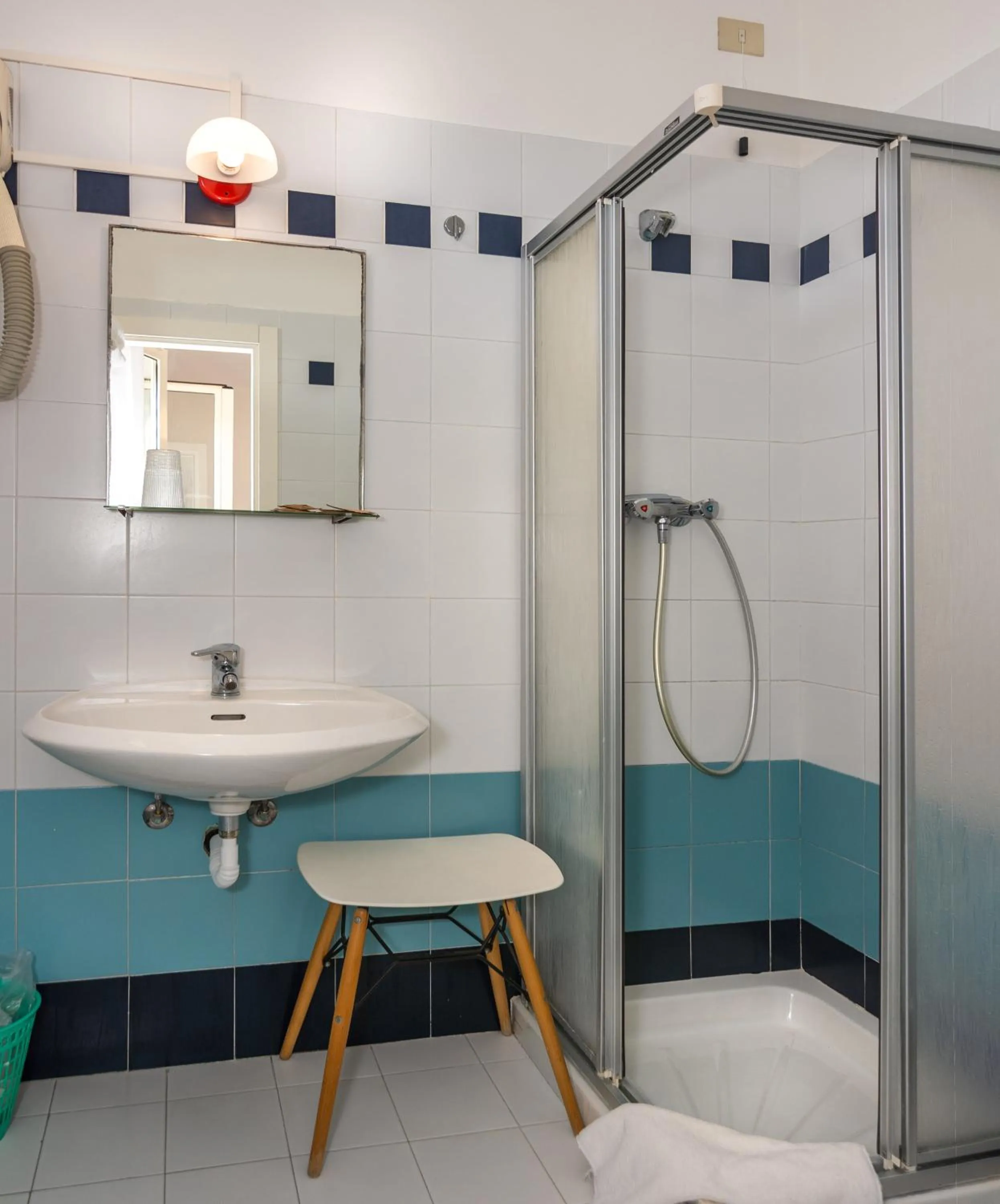 Shower in Hotel Happy