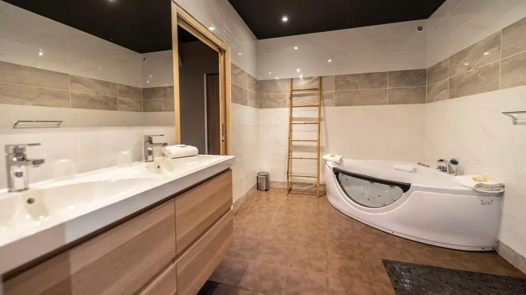 Shower in Palm Beach