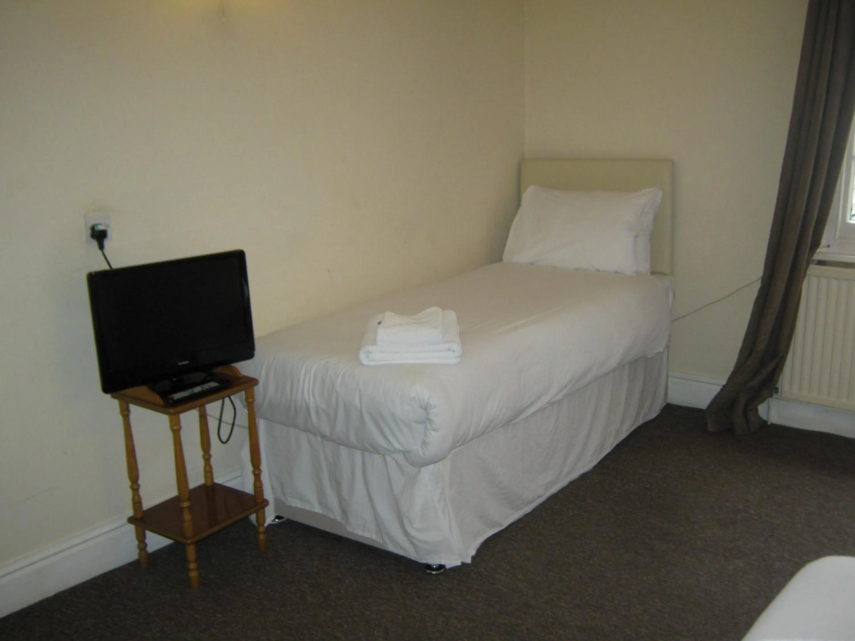 Bed in Rose and Crown Hotel