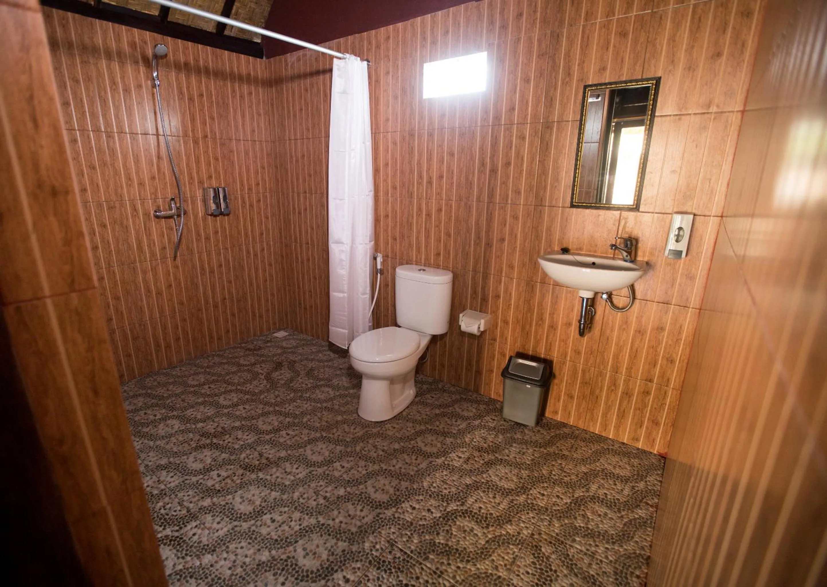 Toilet in Jona Bungalow