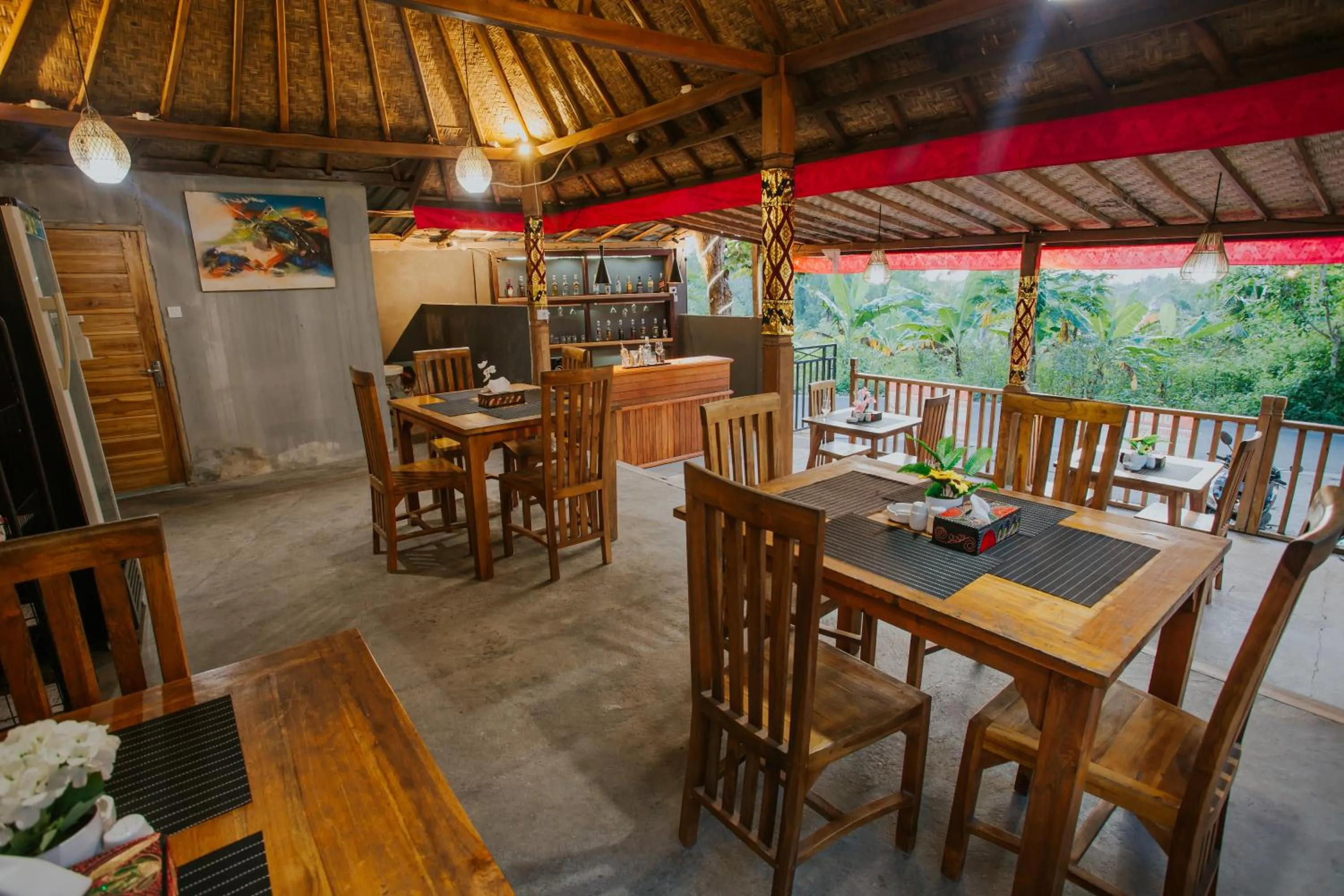 Restaurant/places to eat in Jona Bungalow