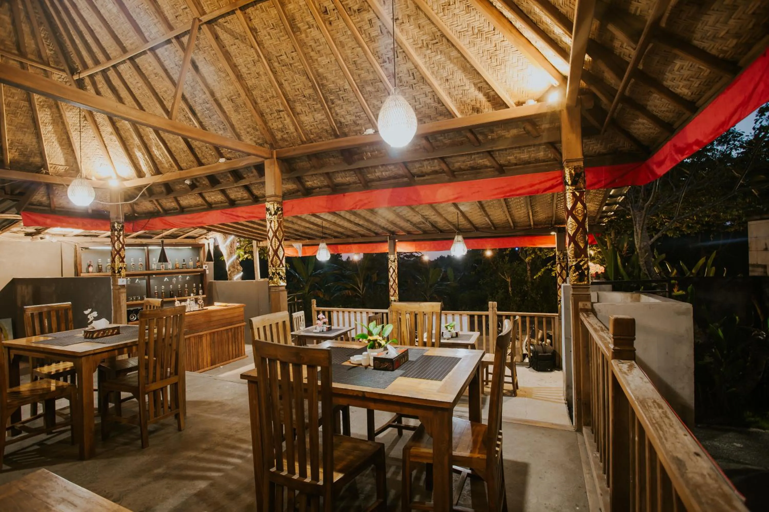 Restaurant/places to eat in Jona Bungalow