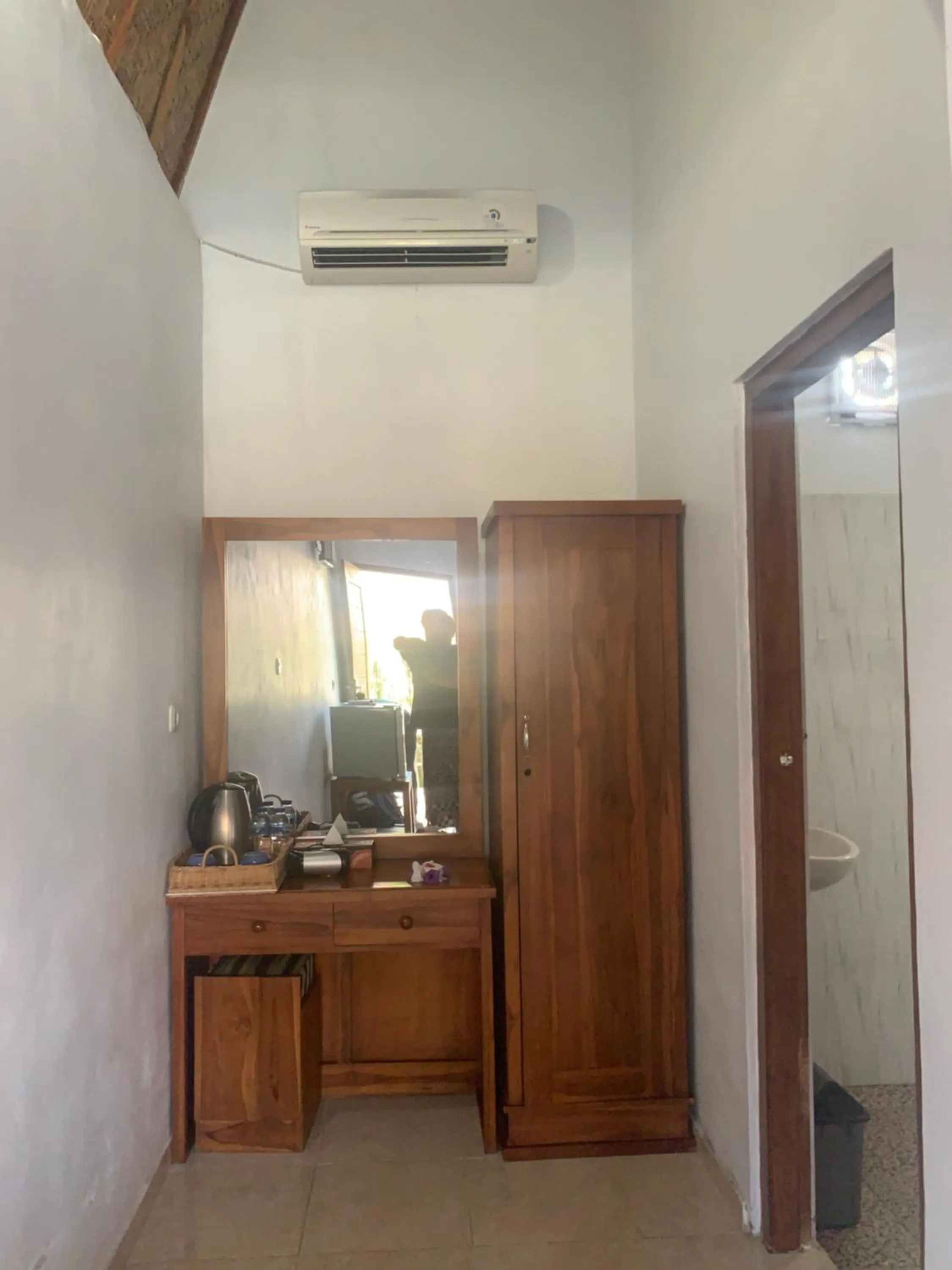 hair dresser in Jona Bungalow