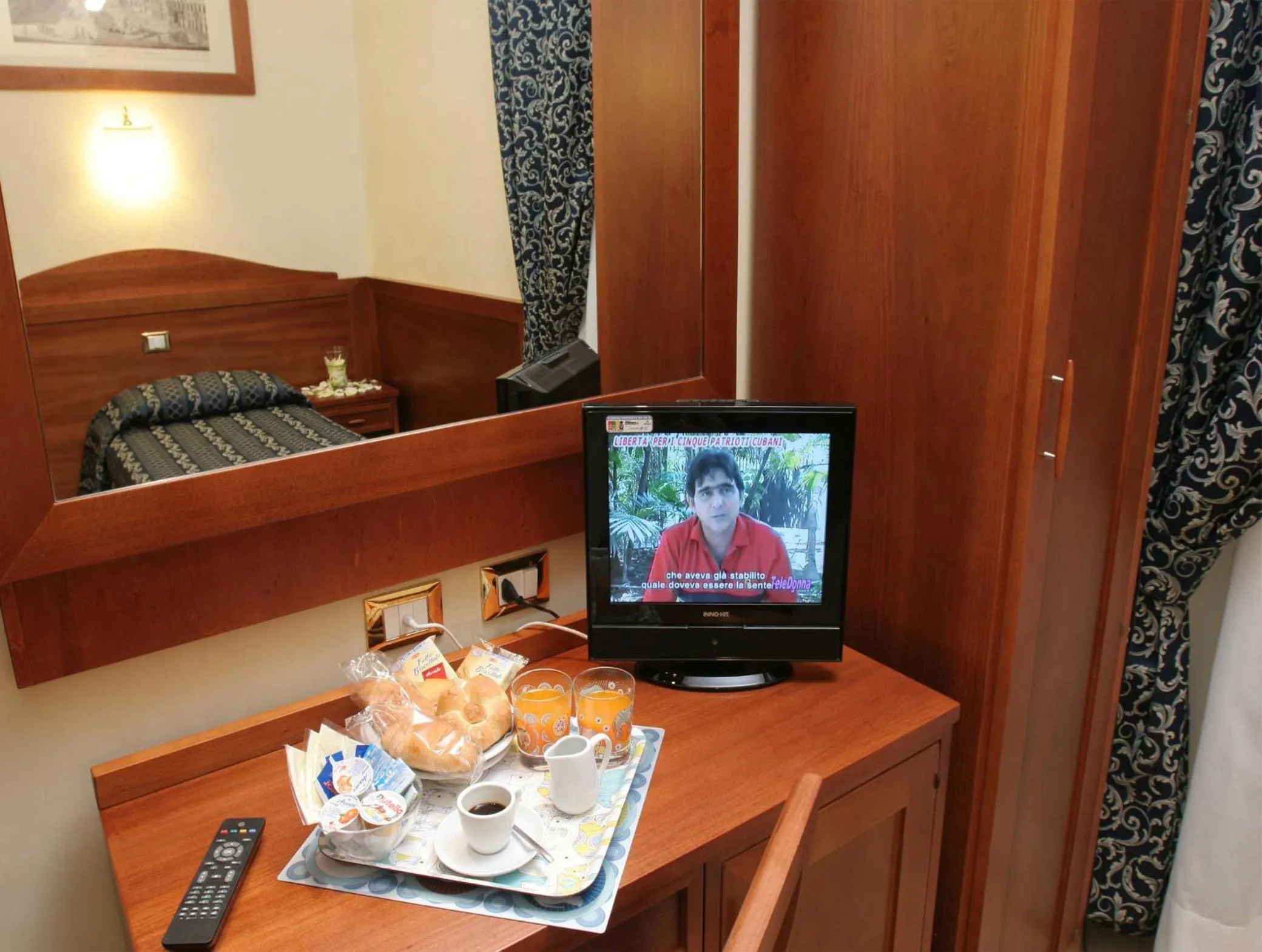 Food in Adorasuite B&B