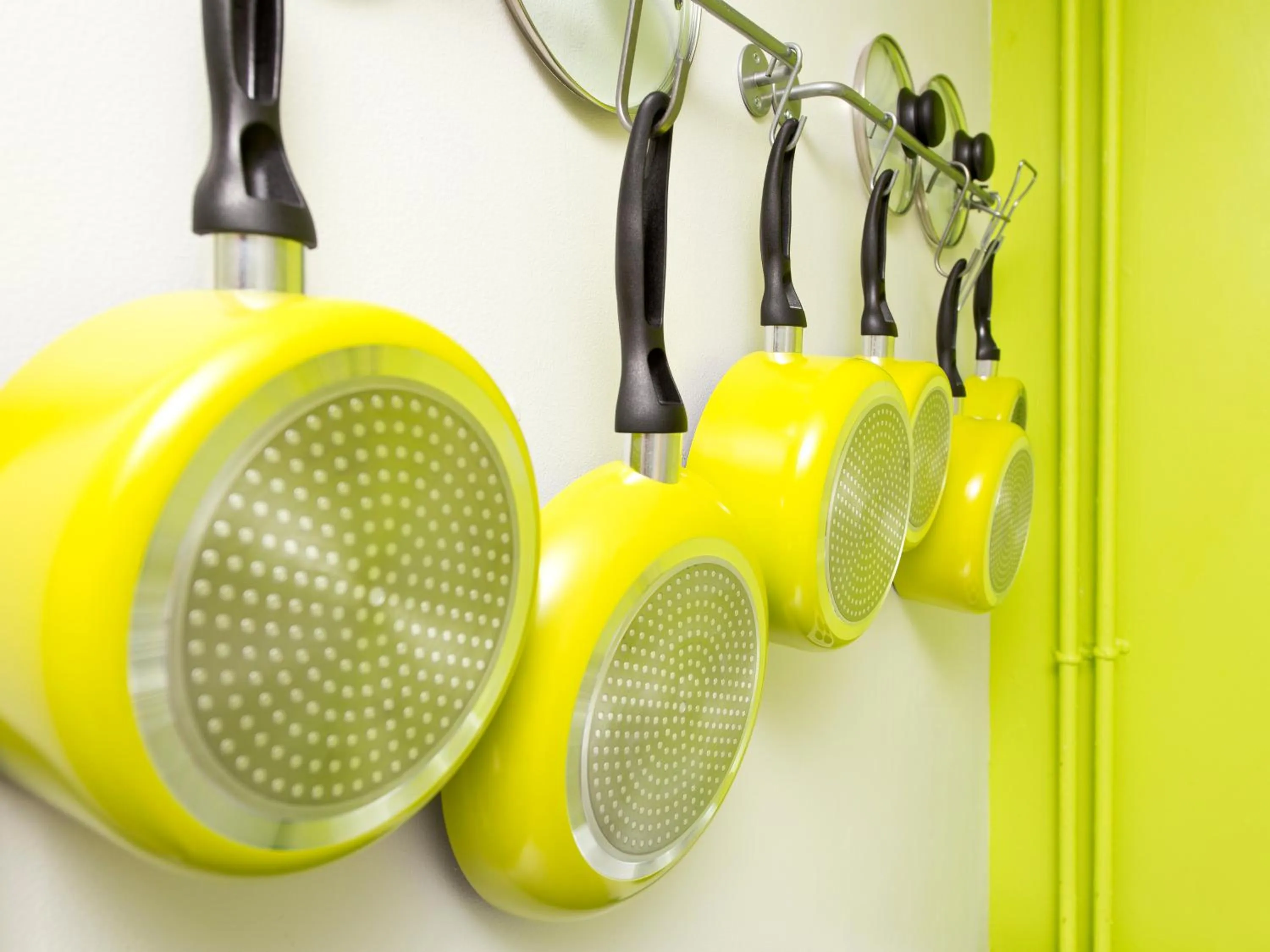 Communal kitchen in YHA Truleigh Hill